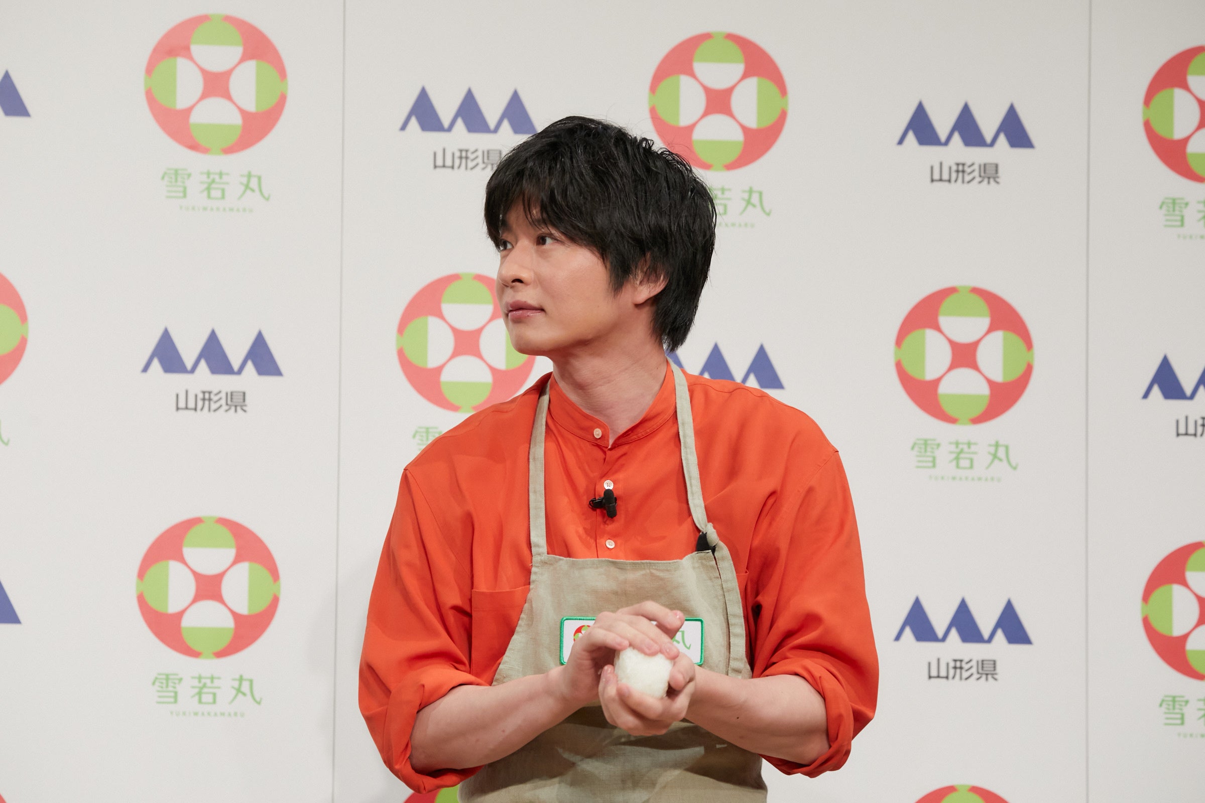 トークセッション③（おにぎりを握る様子）