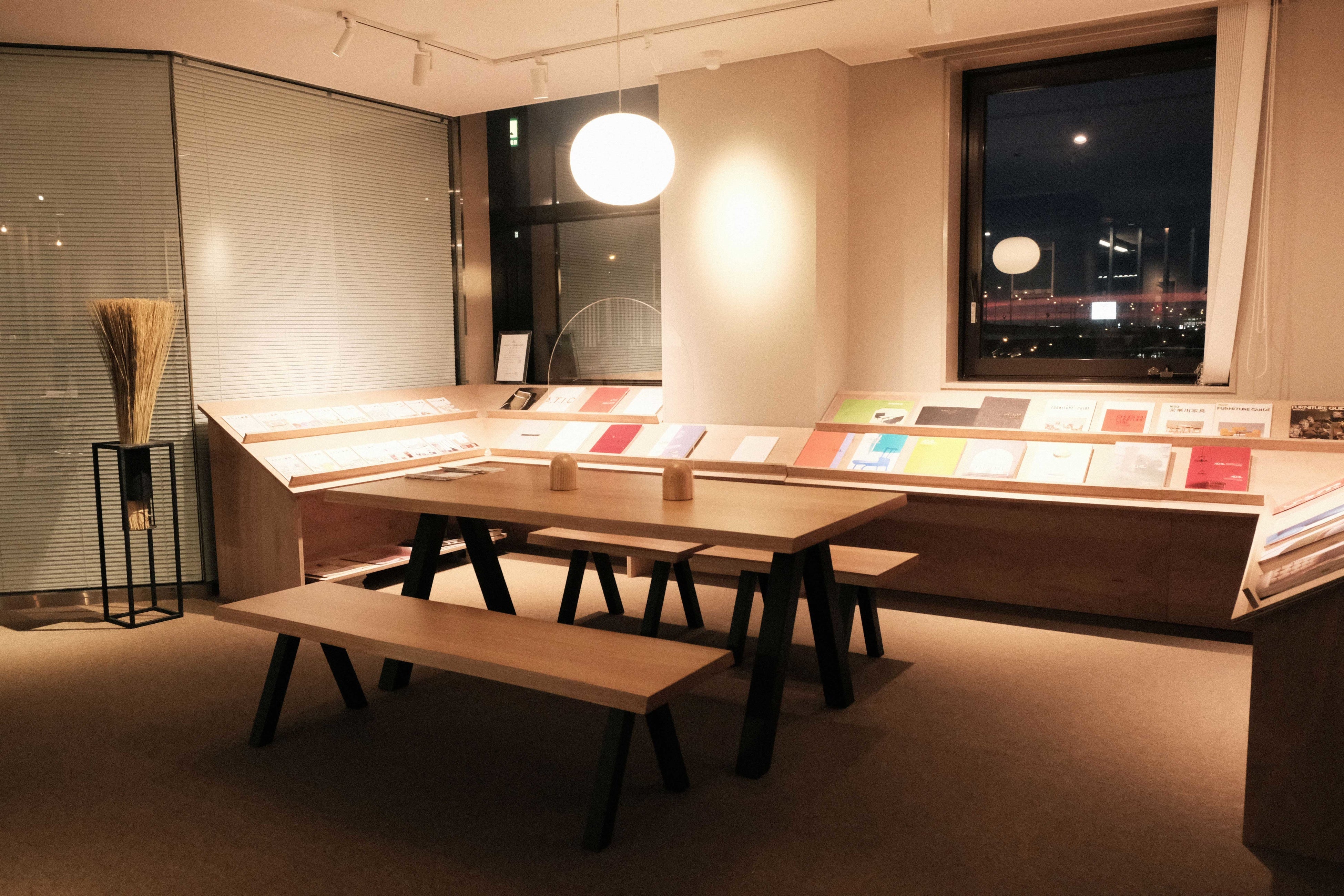 過去53年分のカタログがアーカイブされたライブラリースペース