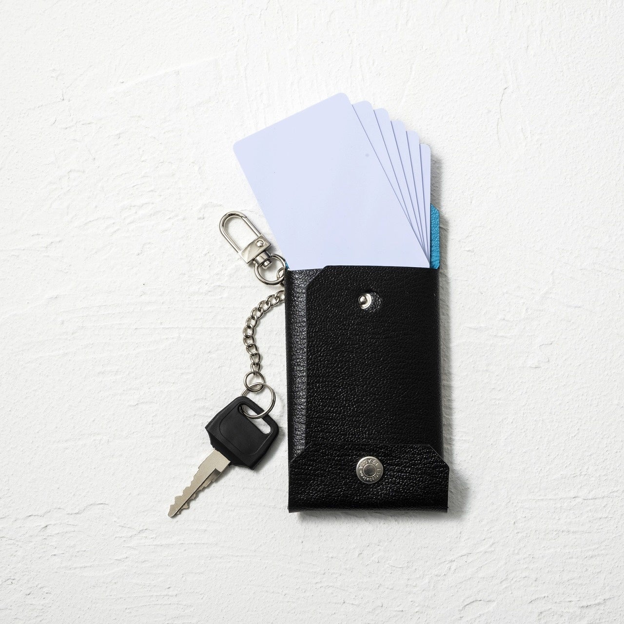 鍵やカードを収納可能なキーケース
