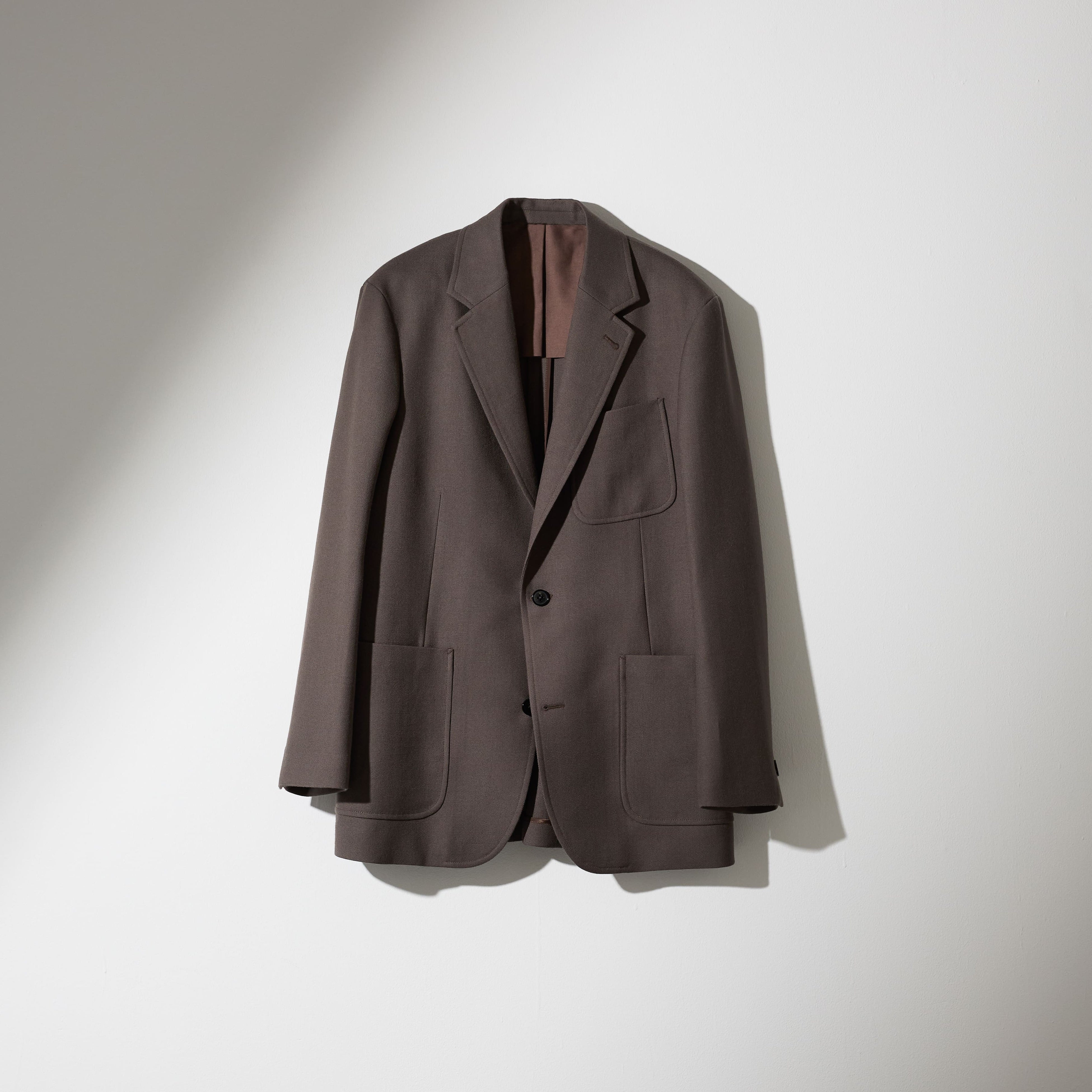 ドロップ寸が絞られていないことで ゆとりのあるシルエットが実現