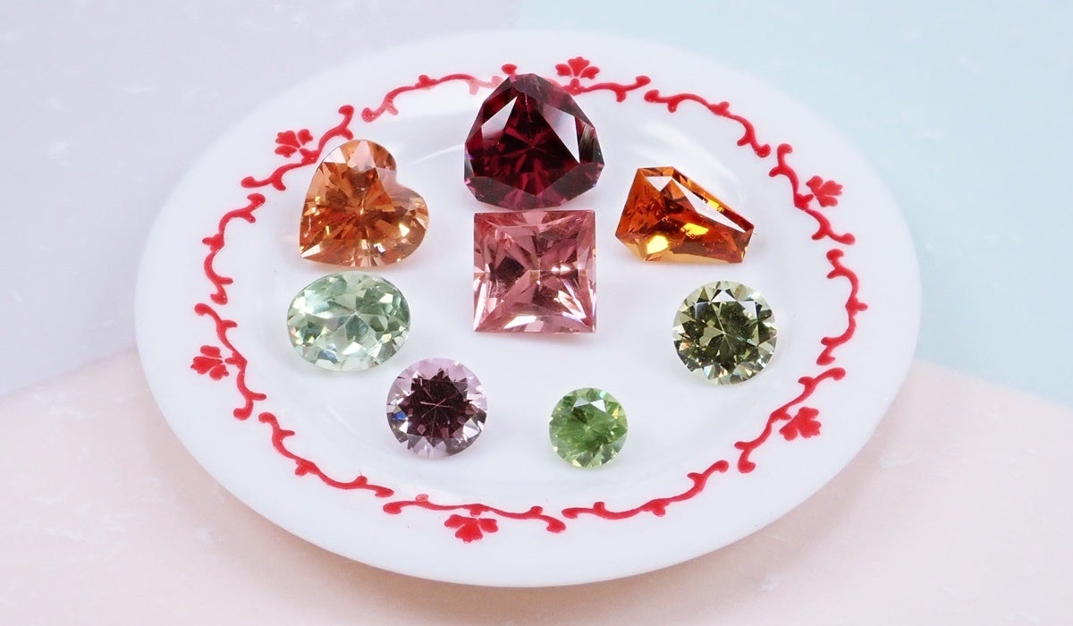 画像は1月の誕生石「ガーネット」