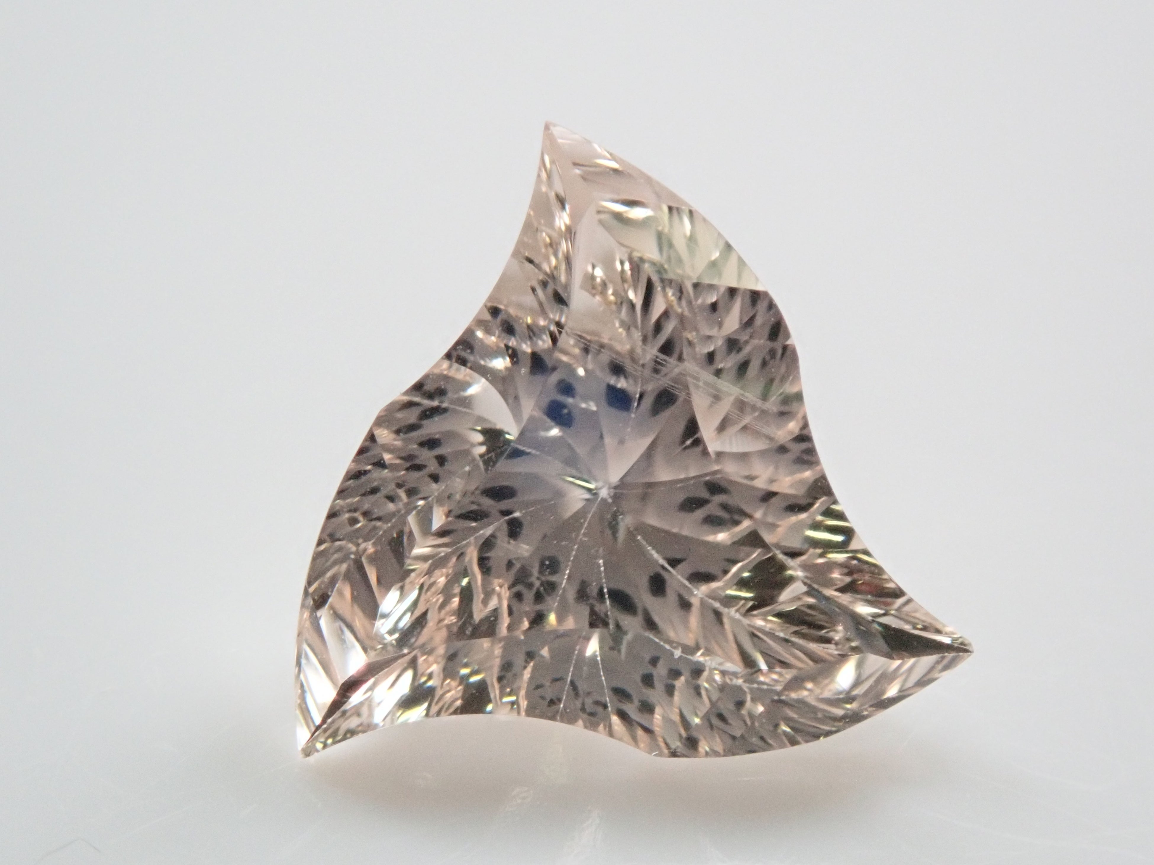 ボルテックスカットのトパーズ