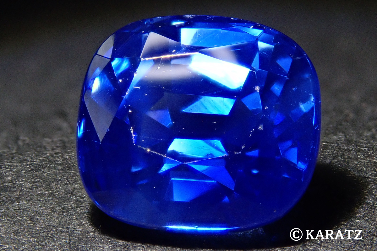 カシミール産ブルーサファイア