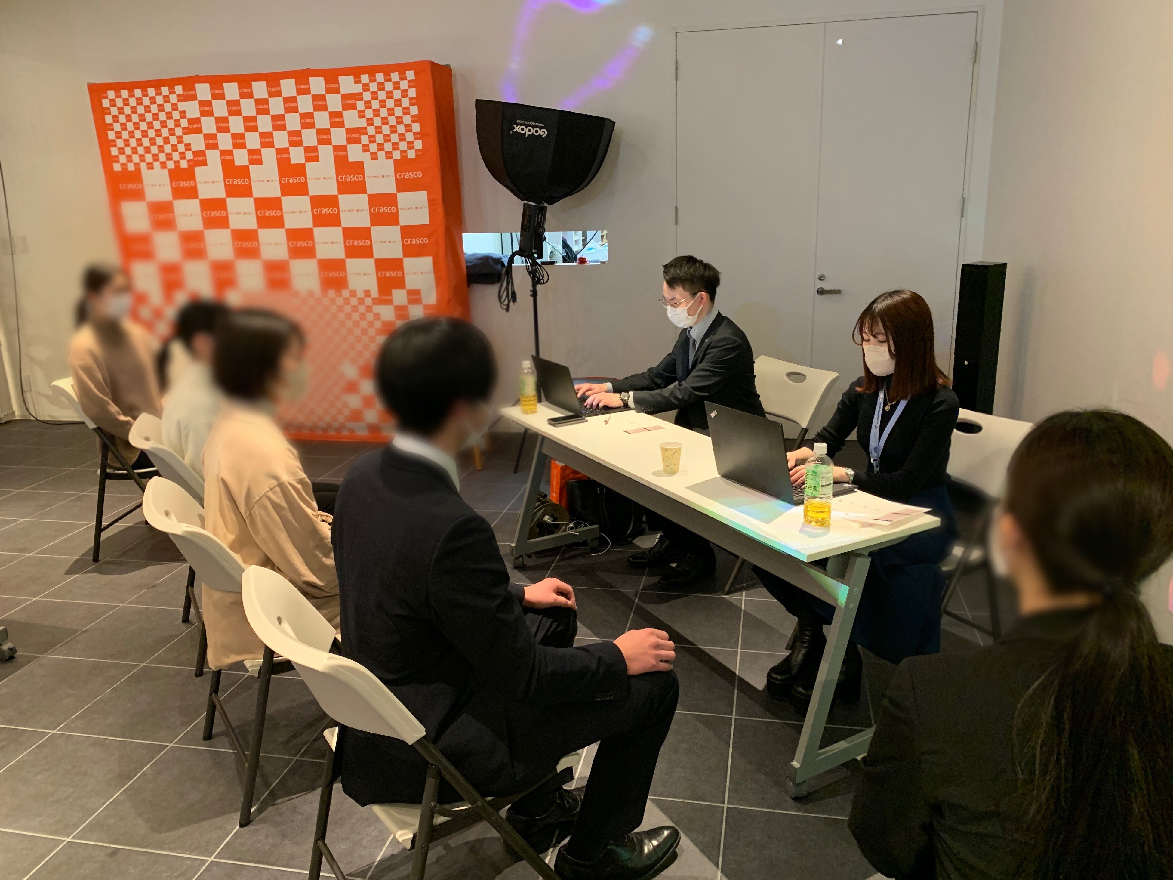 採用担当者を相手に模擬面接を実施