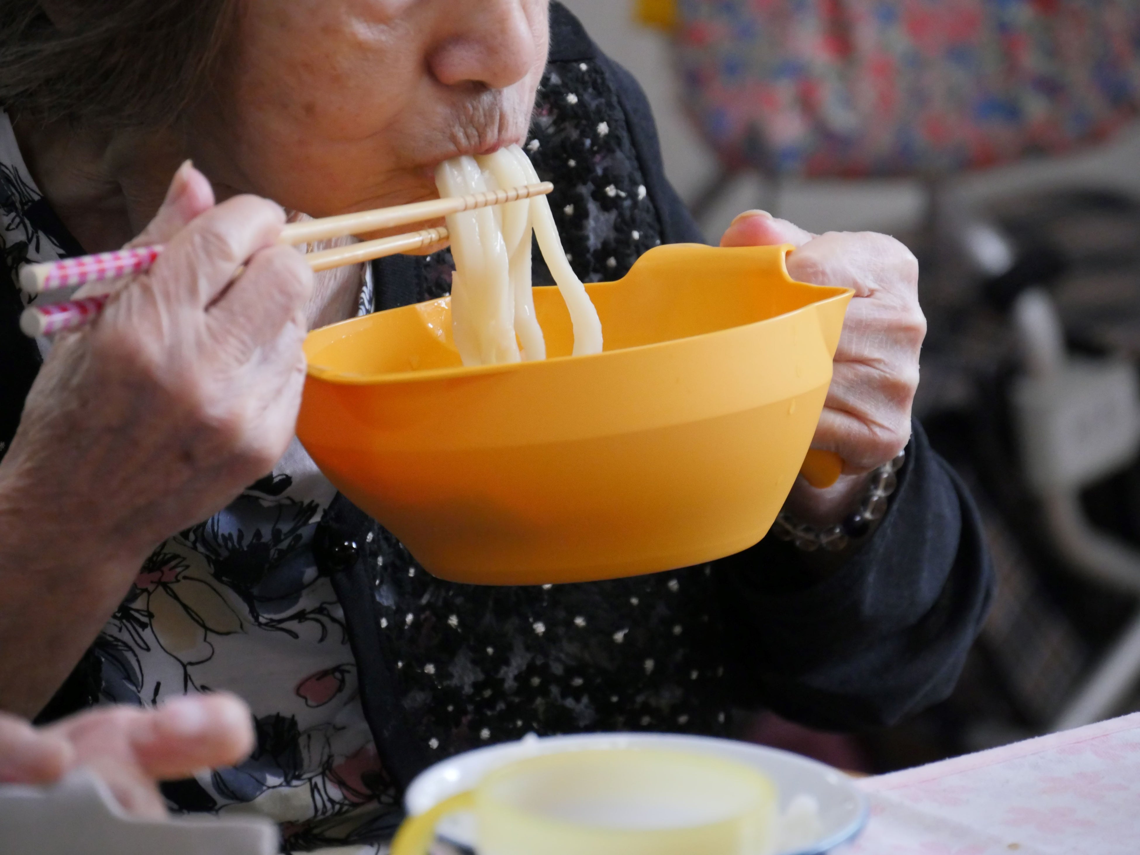シニア×うどん鉢