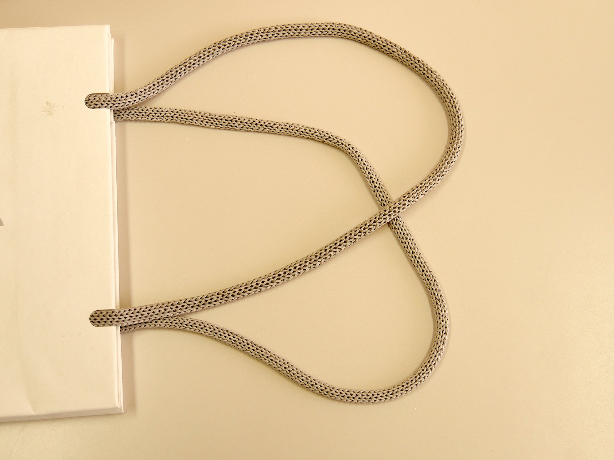 手付けの紙袋（中国製の紙の丸紐）