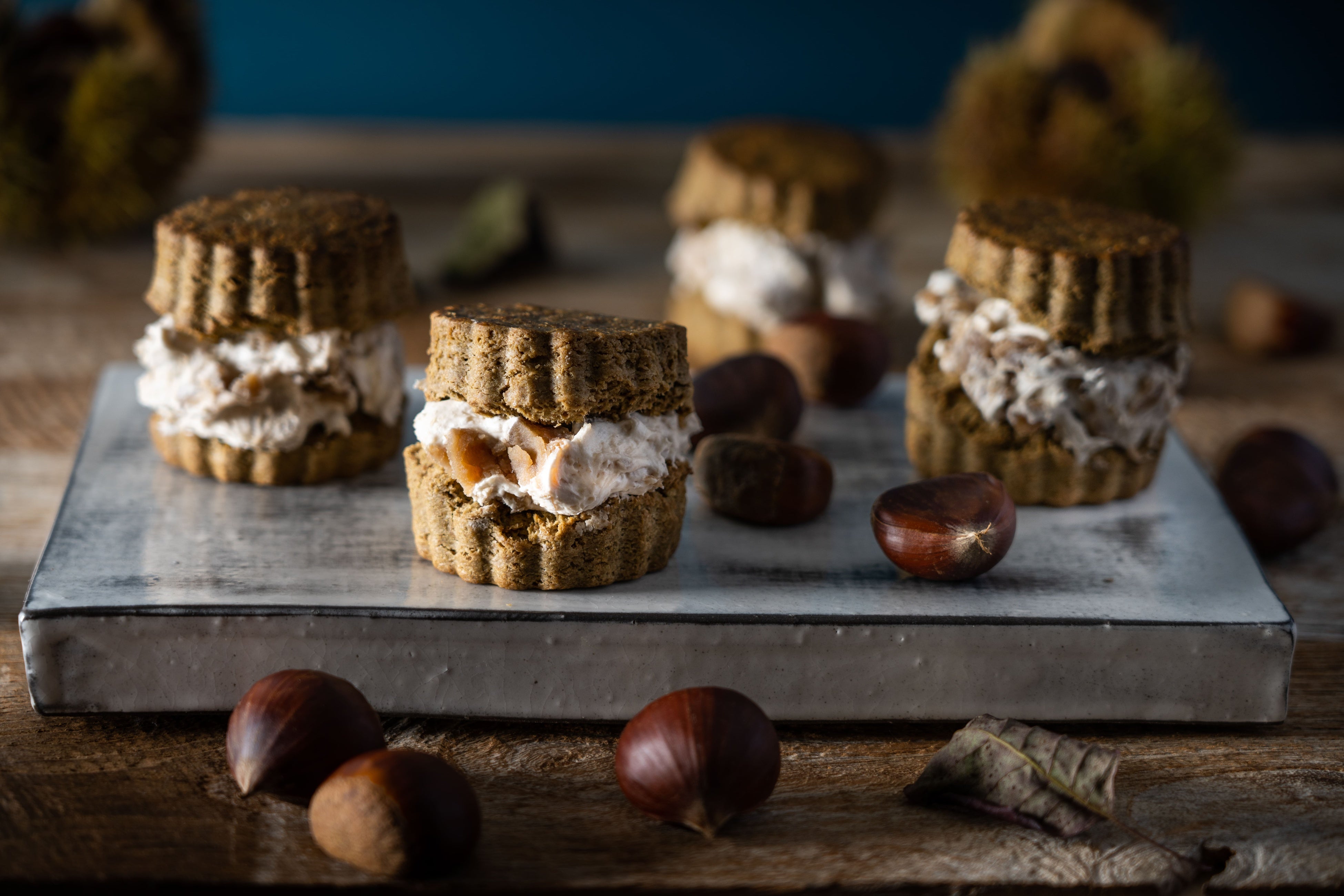 「CHAVATY HAKUBA」の秋季限定メニュー 「小布施栗とほうじ茶のマロンクリーム スコーンサンド」