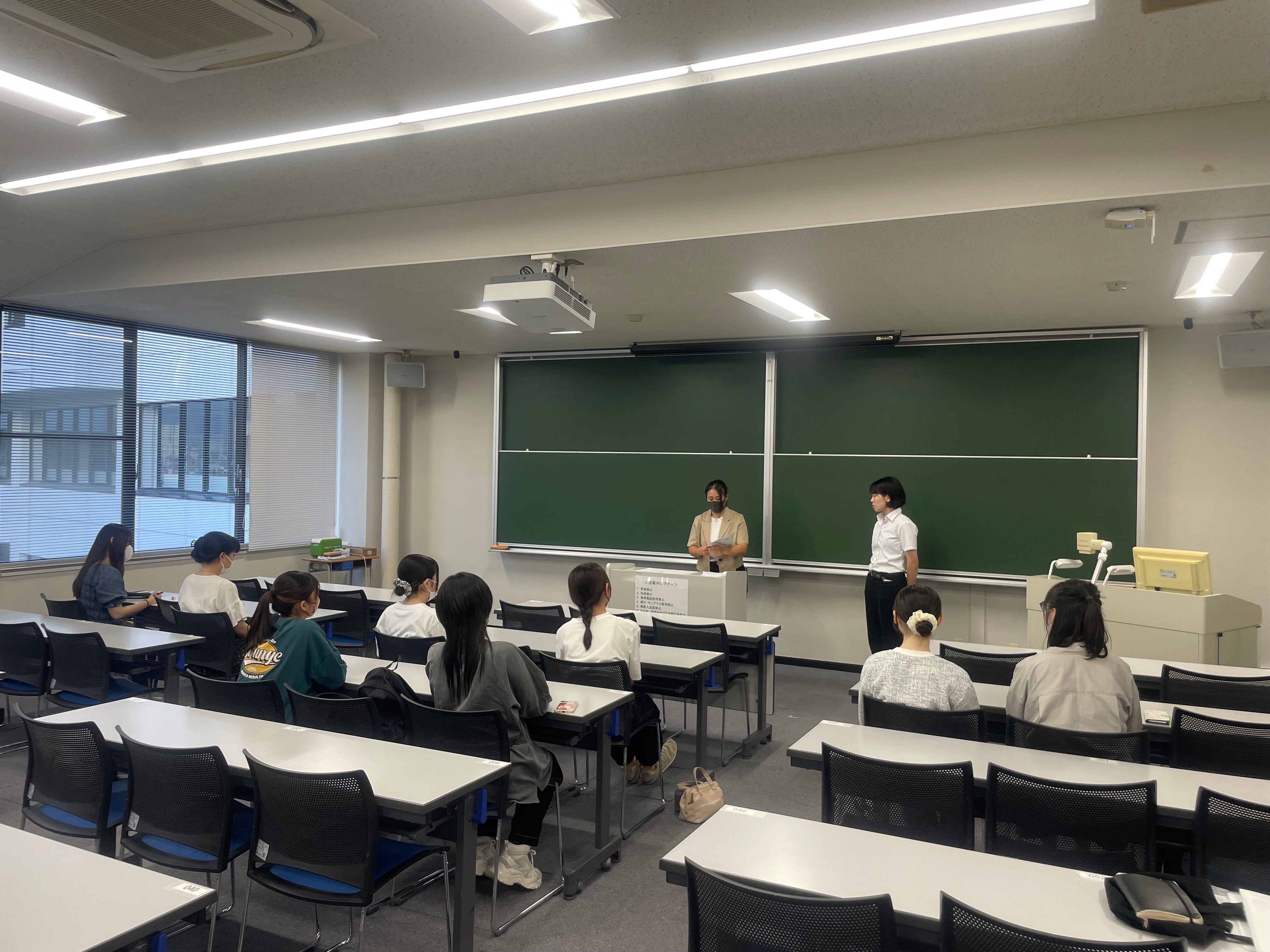 岩岳リゾートのスタッフと金子ゼミの学生との講義風景