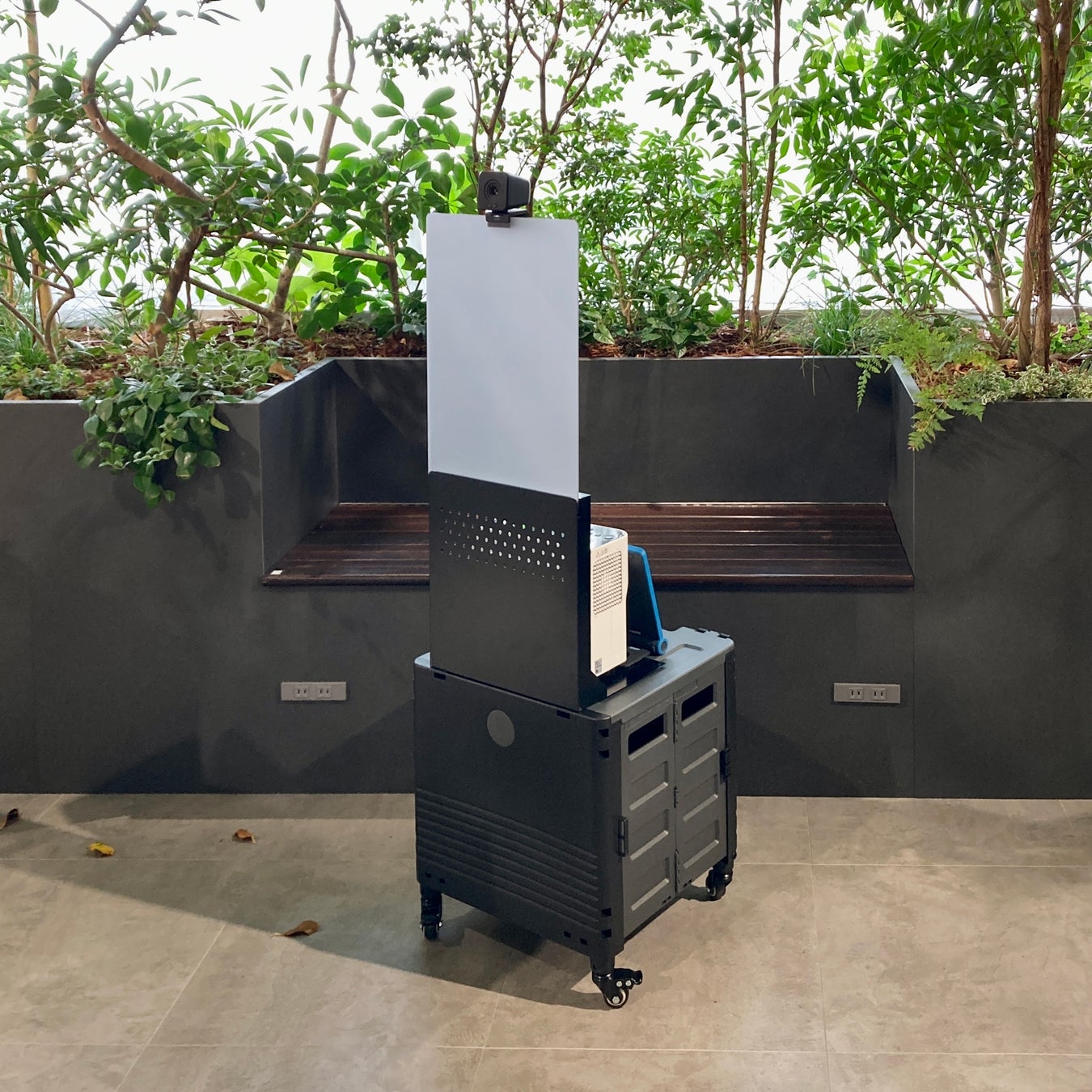 コンパクト化したHoloD(空のケースは台として利用可能)