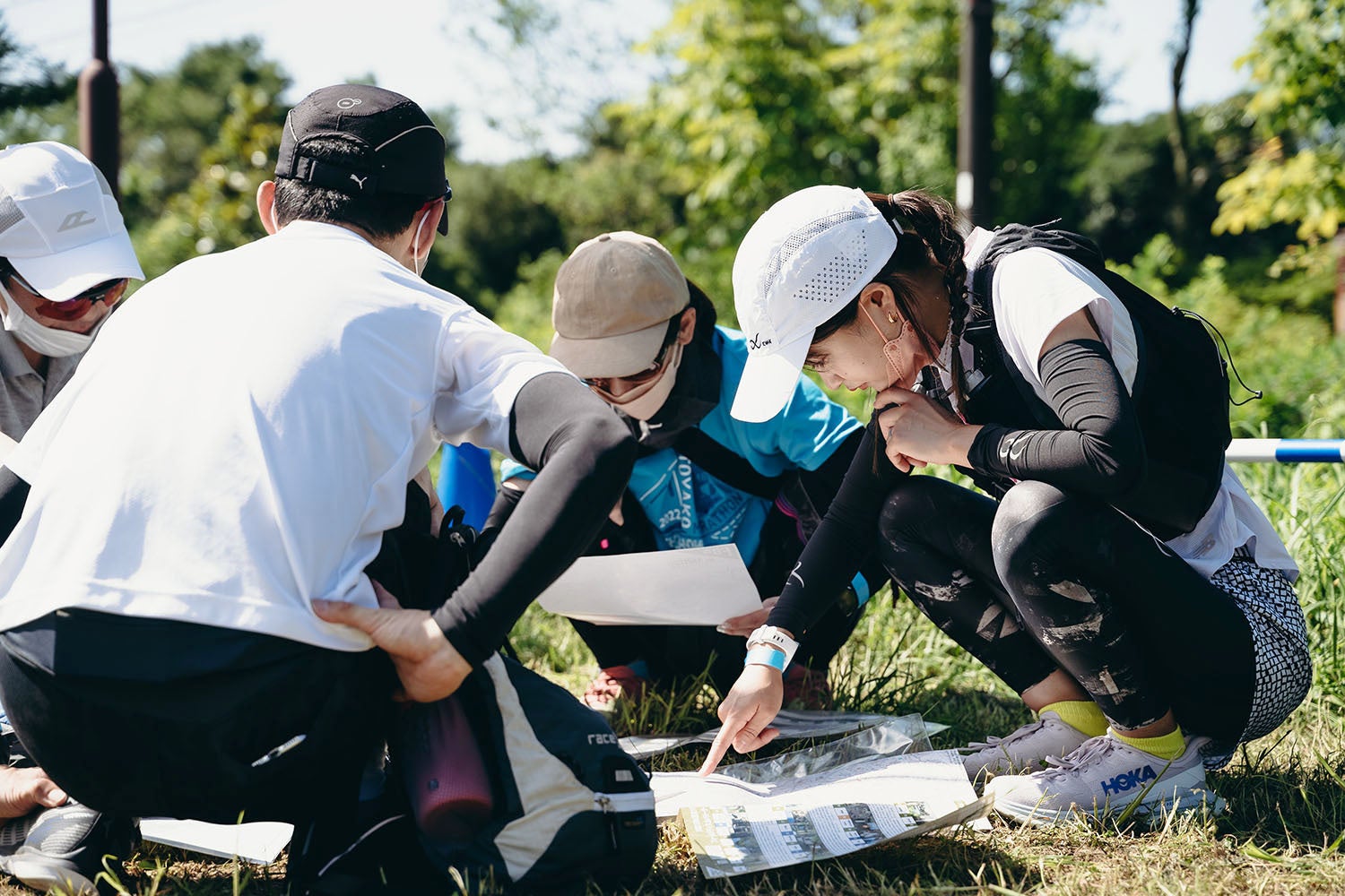前回大会の様子。出走前に配布されたマップを確認してルートを検討
