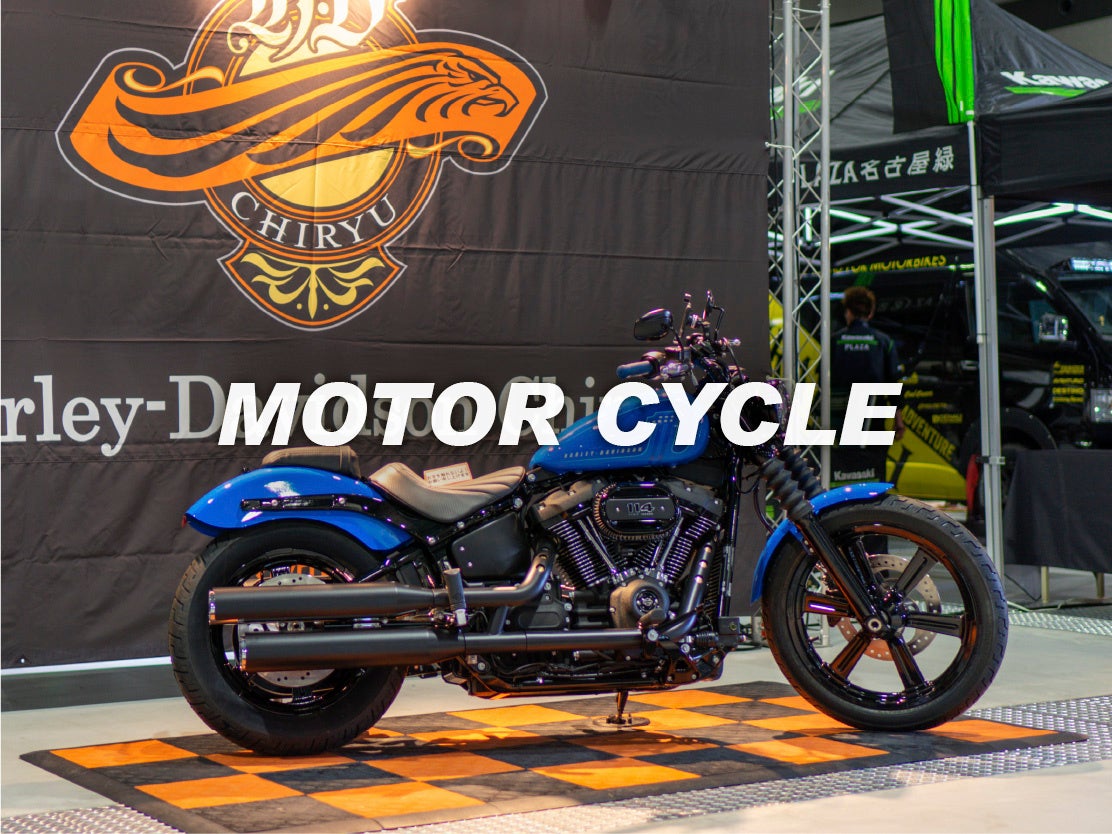 ブーム再燃で、幅広い層から注目のオートバイも多数展示！ウェアやギアもあります！©FIELDSTYLE works