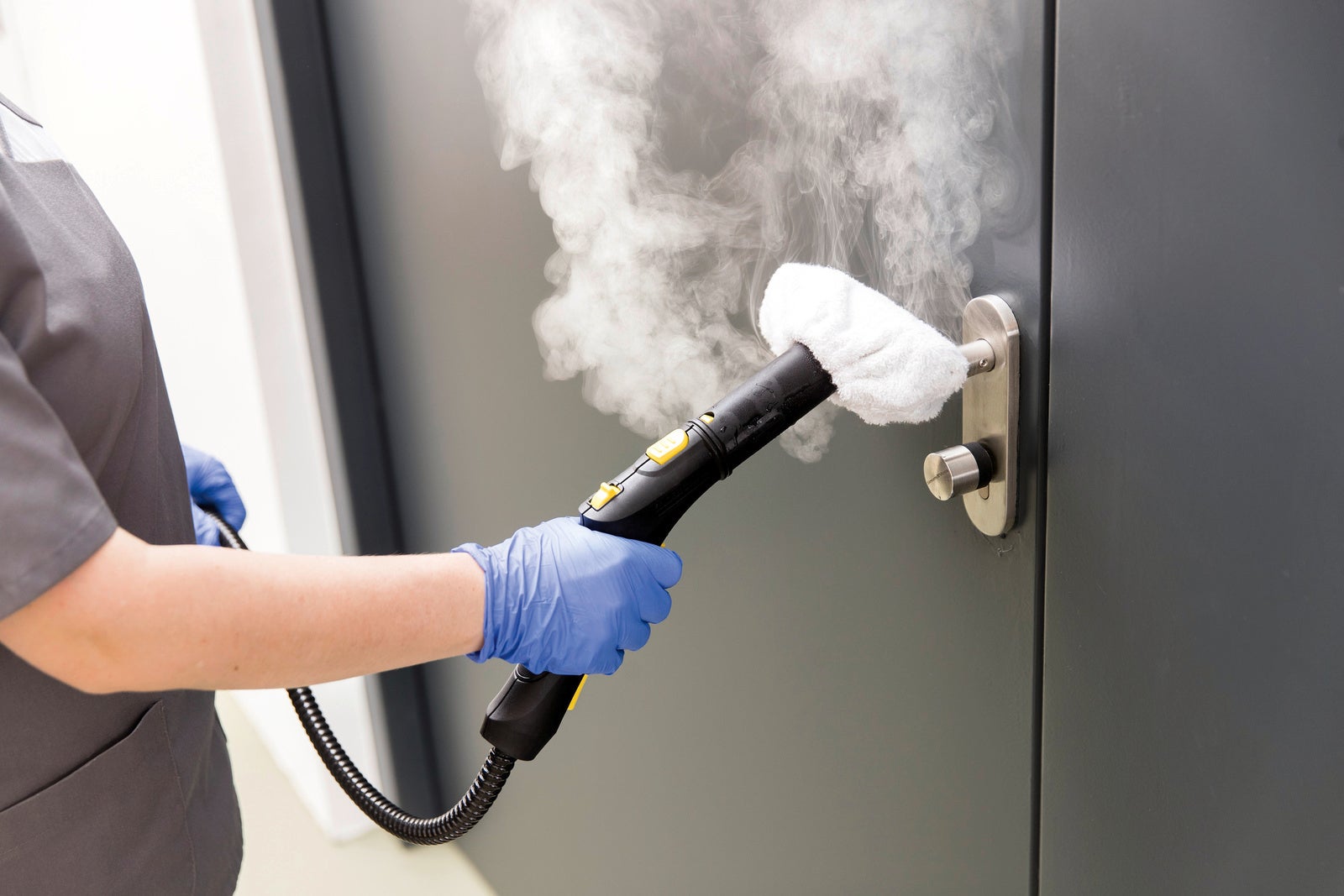 高温スチームで楽に清掃と除菌、ウイルス対策に。（スチームクリーナー SG 4／4）