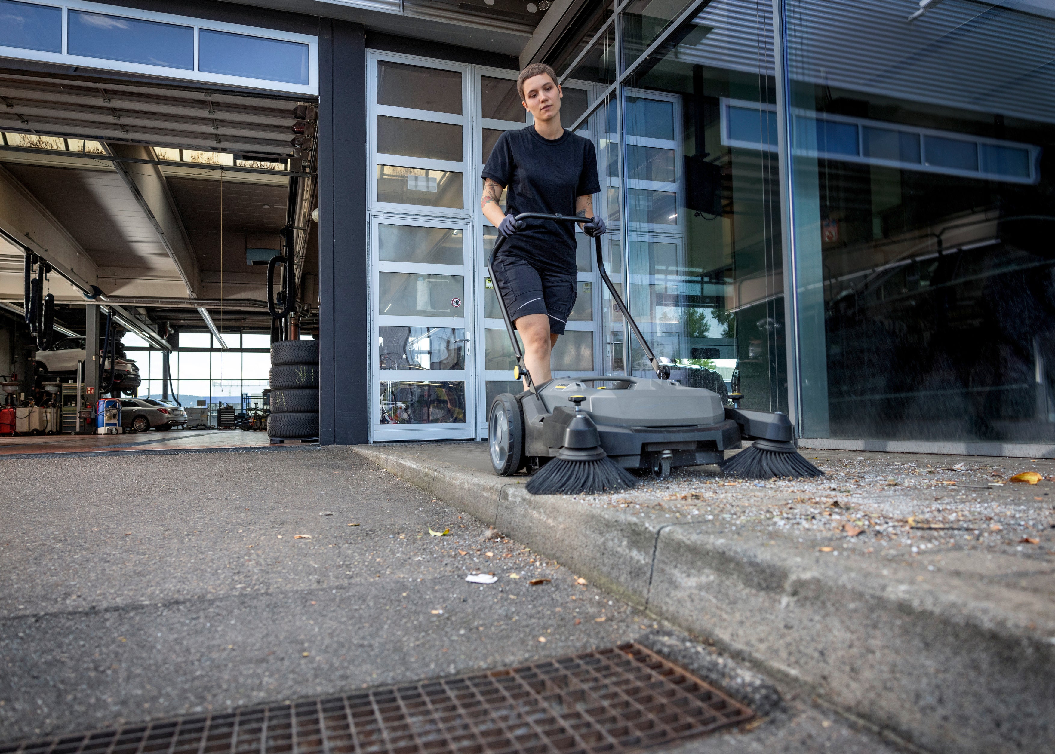 手押し式スイーパー