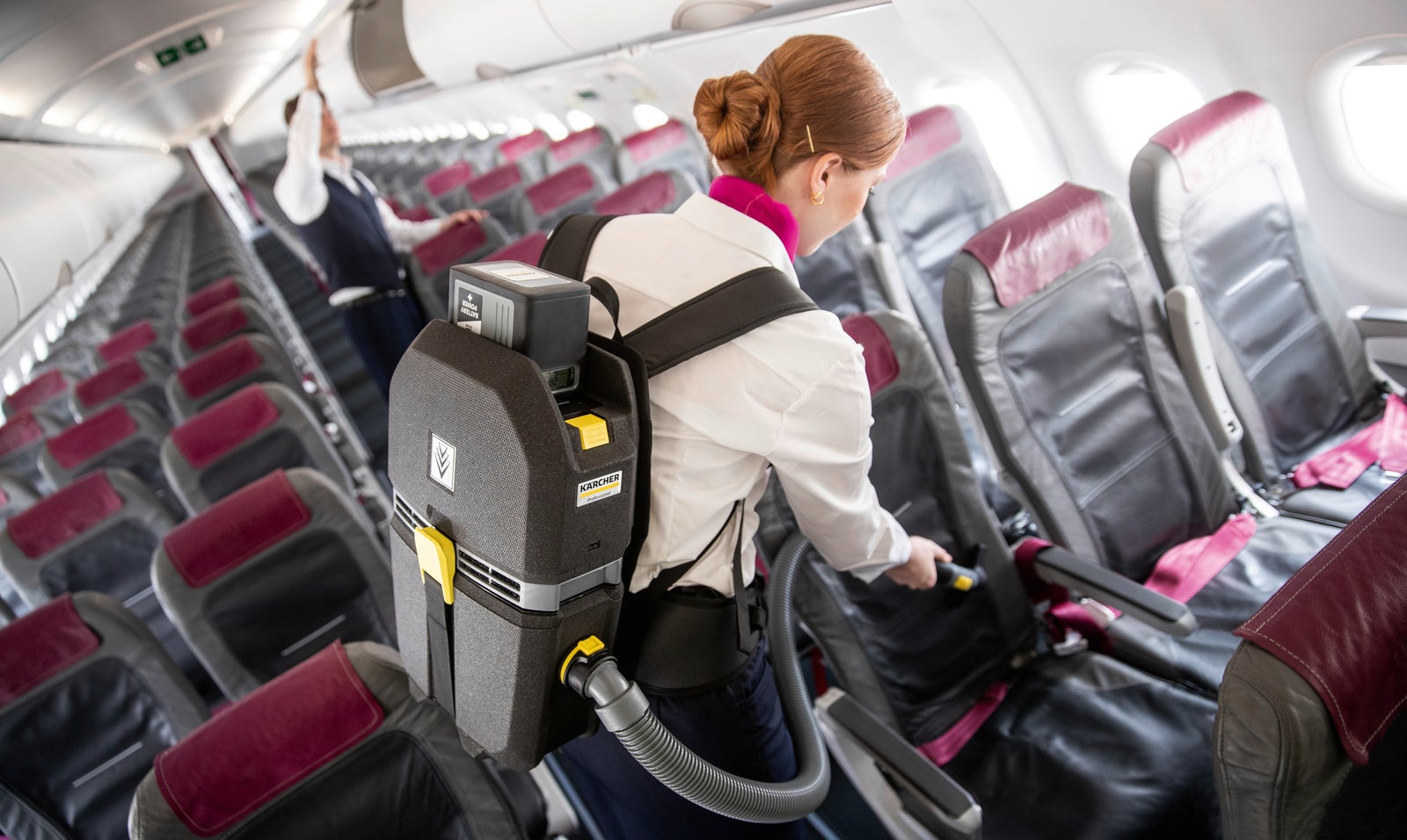 狭いスペースやシートの隙間の 清掃も快適におこなえます。