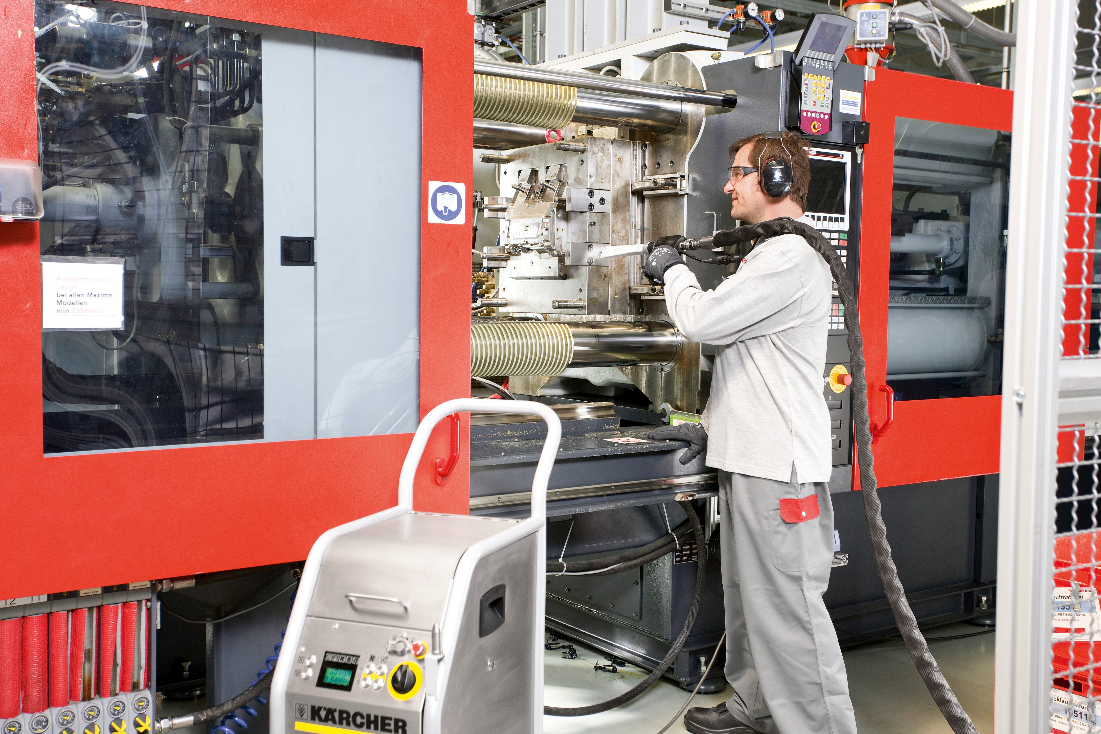 水気を嫌う機器・設備、作業場での使用が可能（ドライアイスブラスター IB 7／40）