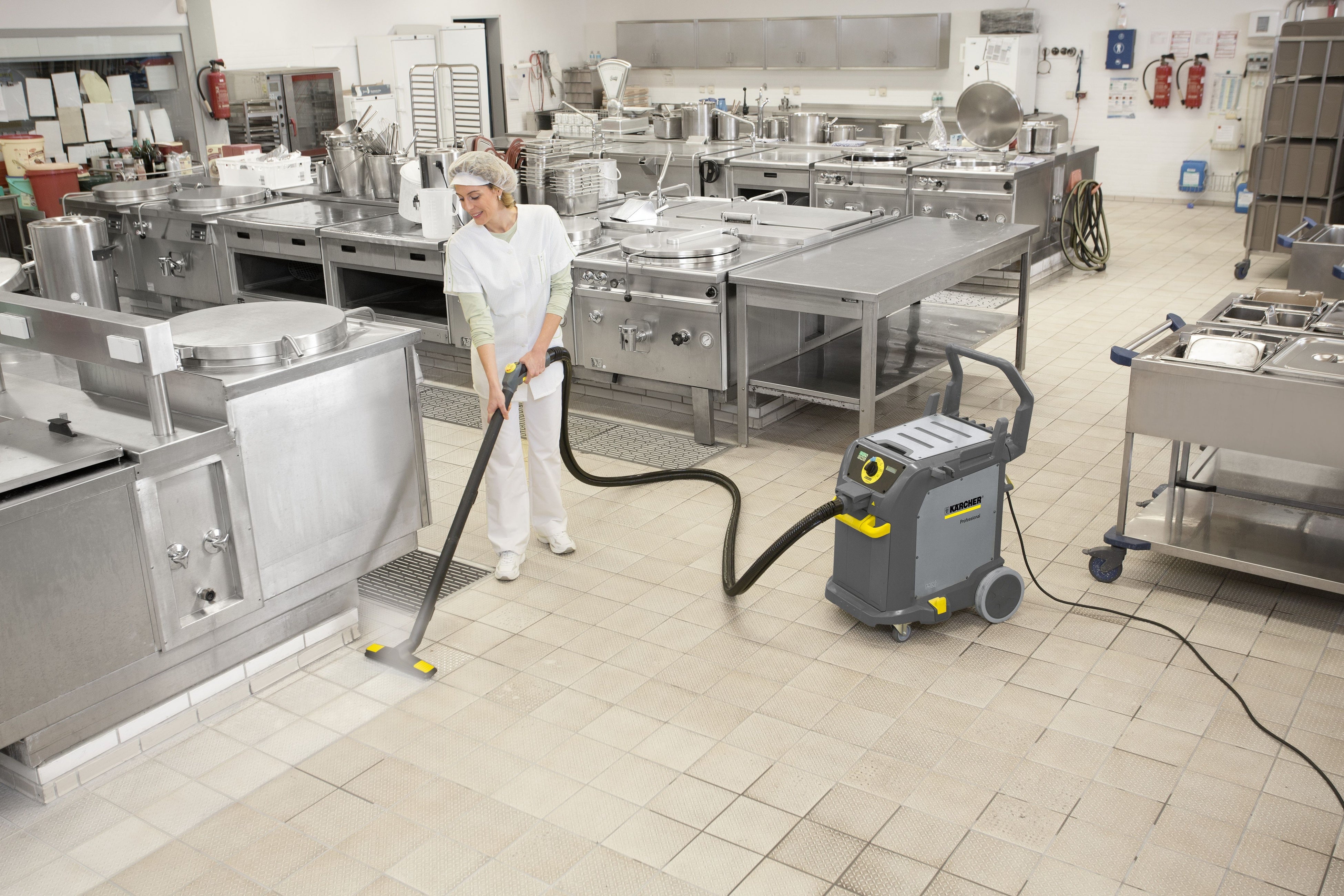 スチーム洗浄、バキューム清掃、床清掃の3役を１台で実現 スチームバキュームクリーナー（SGV 8／5）