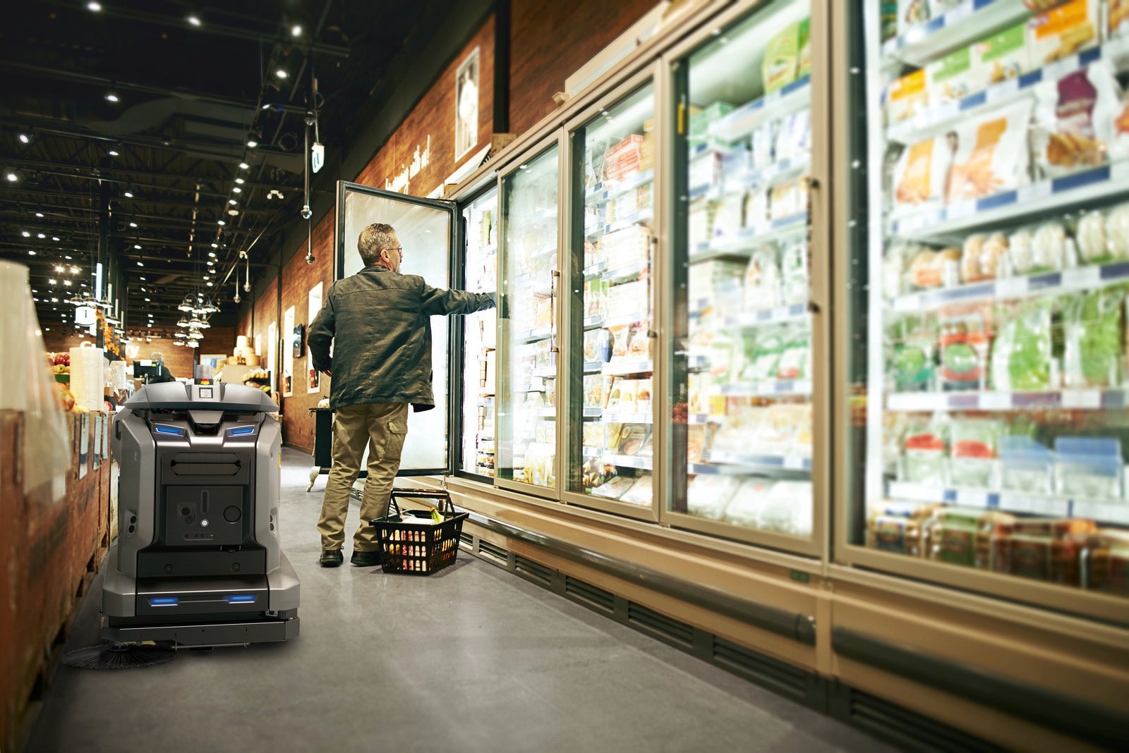 人が行きかう場所でも安全に稼働可能 床洗浄機ロボット（KIRA B 50）