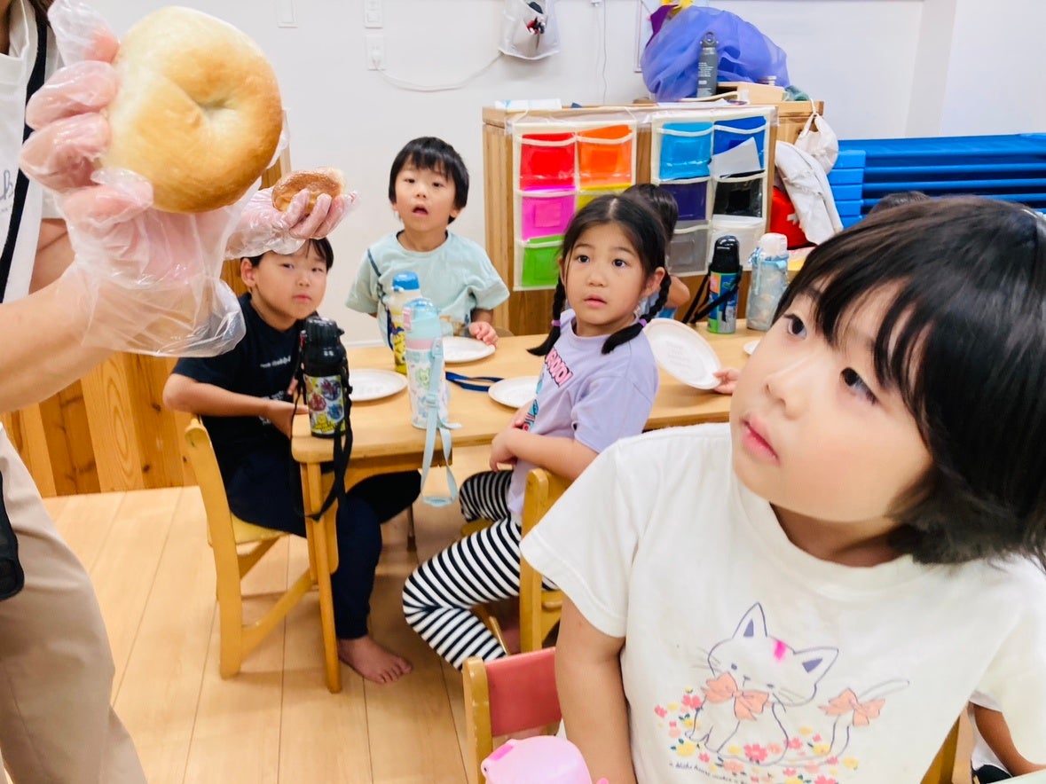 【朝霞】探究型保育・元気キッズ5歳児が地域のベーグル店と商品を考案！「アサカストリートテラス」でリアル職業体験！