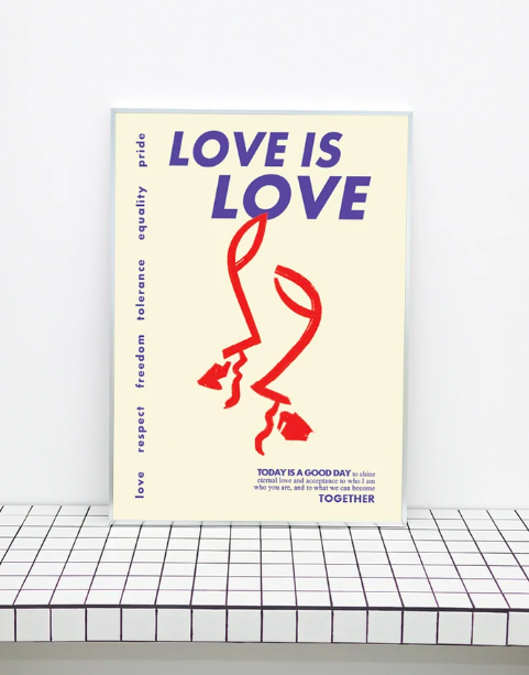  Love is love – ラブ イズ ラブ：愛の力強さや誇りを表すバレンタイン人気の1枚。大切な人への贈り物や誕生日プレゼントにもぴったりです。