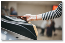 （タッチ決済利用イメージ図：Visa提供）