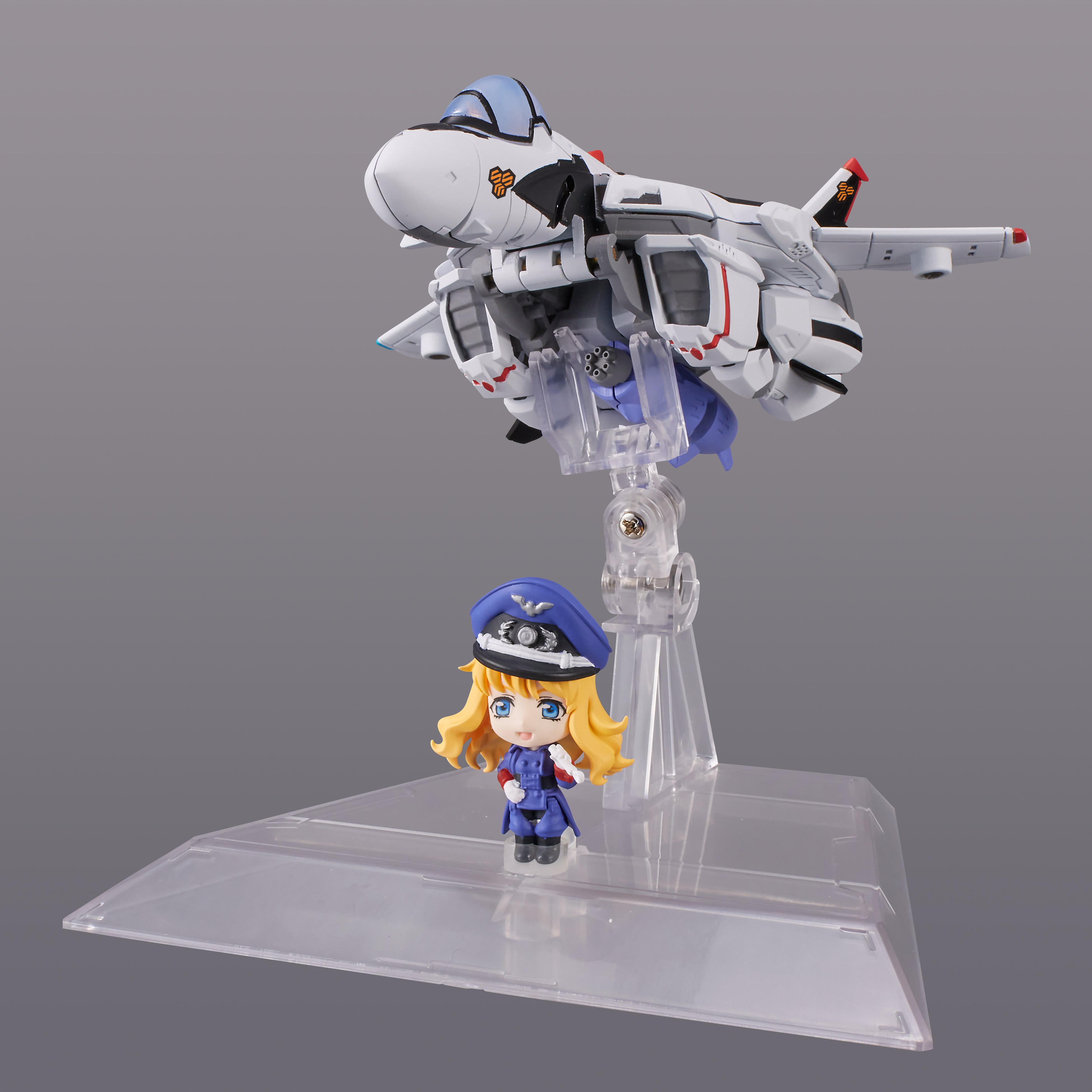 デフォルメデザインのメカとキャラがセットになったコレクション