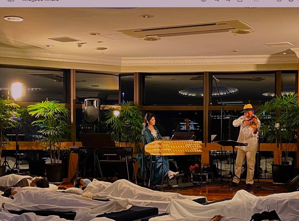 最高の寝具類と、平沼有梨、古澤巖によるヒーリングコンサート