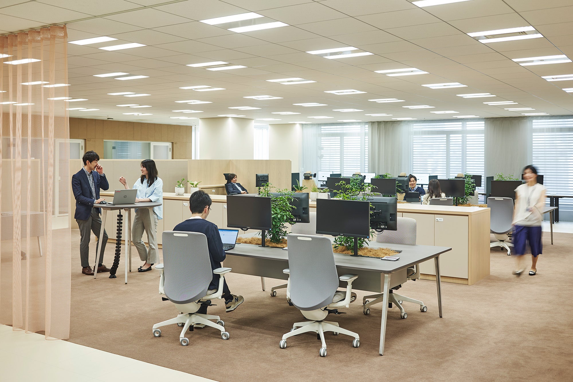 「未来のオフィス 4×SCENE」