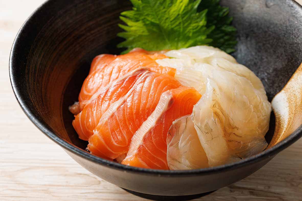 ヒラメとメイプルサーモン２色盛り  800円