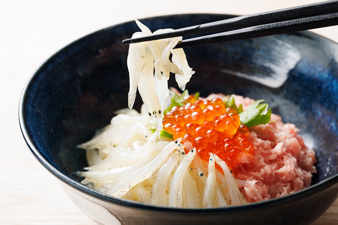 シラウオ、ネギトロ、イクラ３色盛り 800円