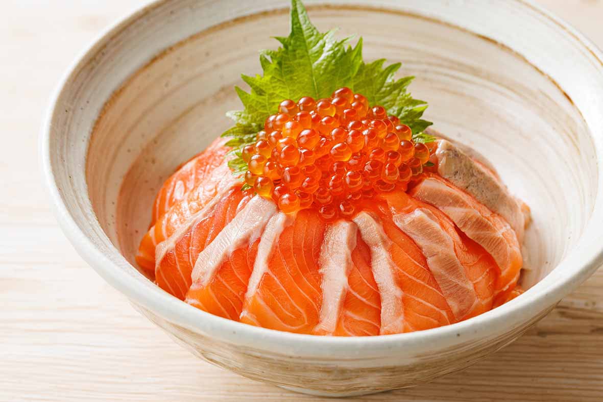 メイプルサーモンとイクラ親子盛り 800円