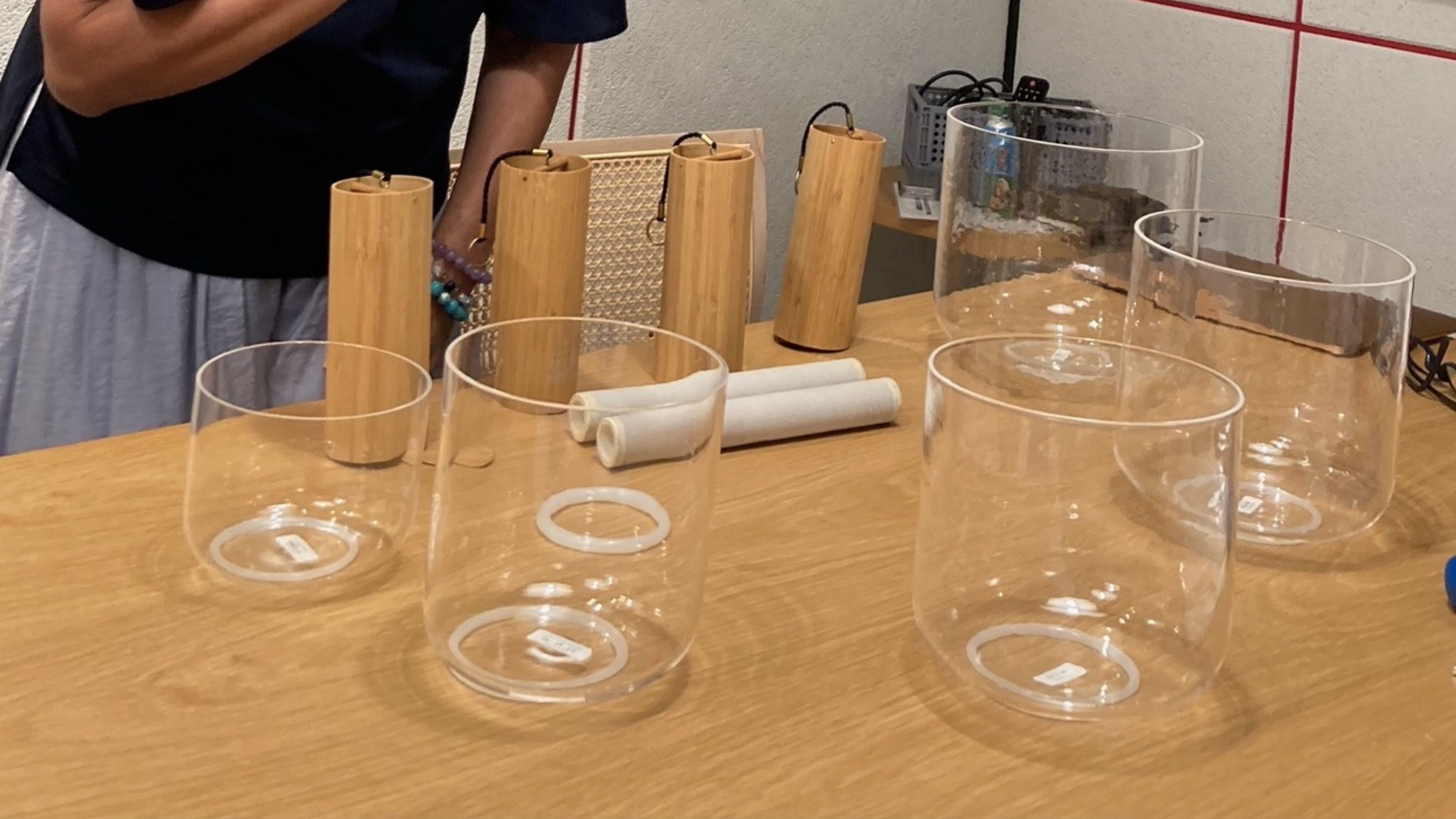 音浴で使用するクリスタルボウル。神秘的な音と美しい歌声に癒されました