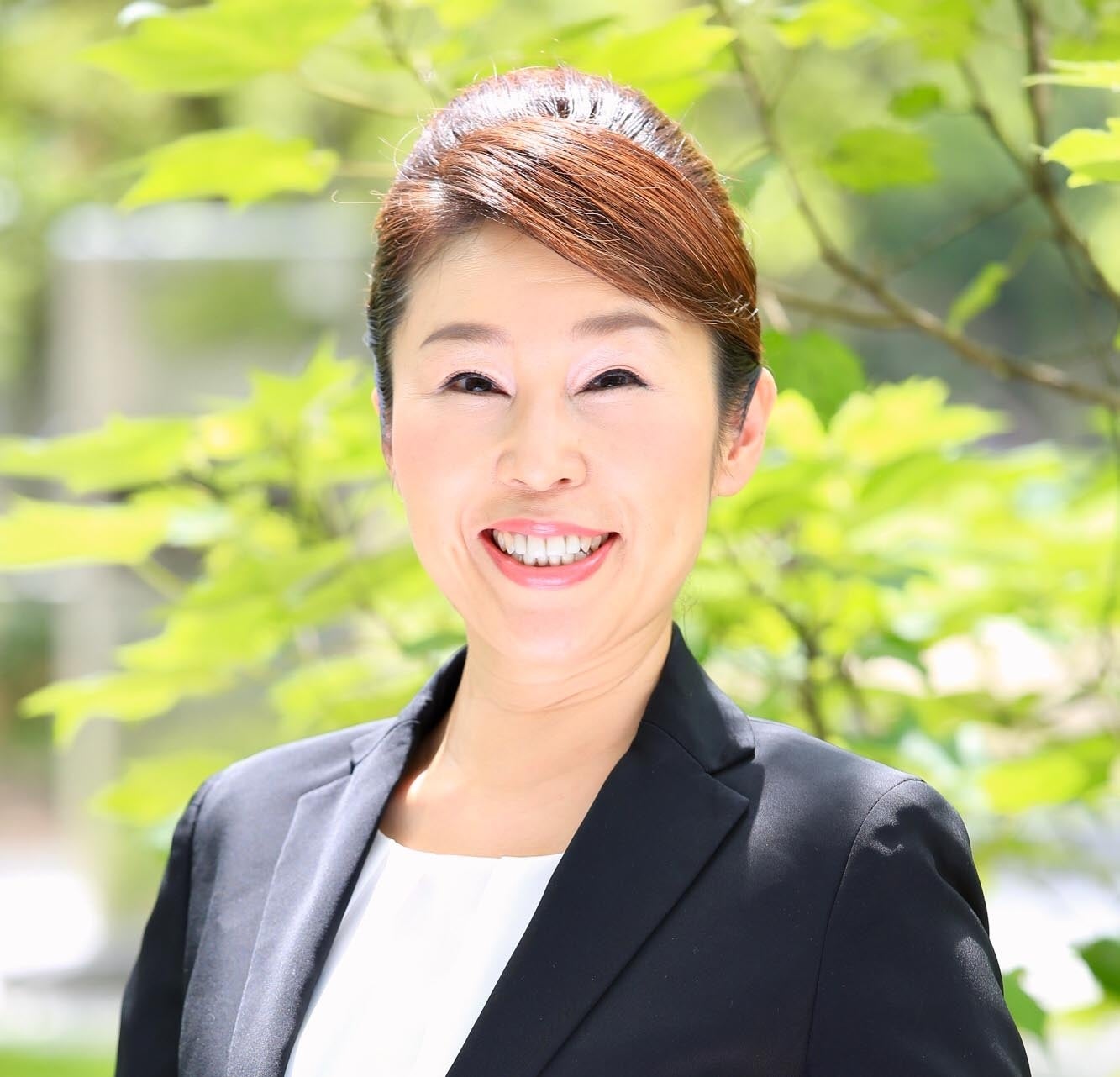 山口放送及びフリーのアナウンサーとして、約20年のキャリアを持つ。「おはようKRY」「若井典子のアサヒスーパードライで乾杯」など出演作も多数。