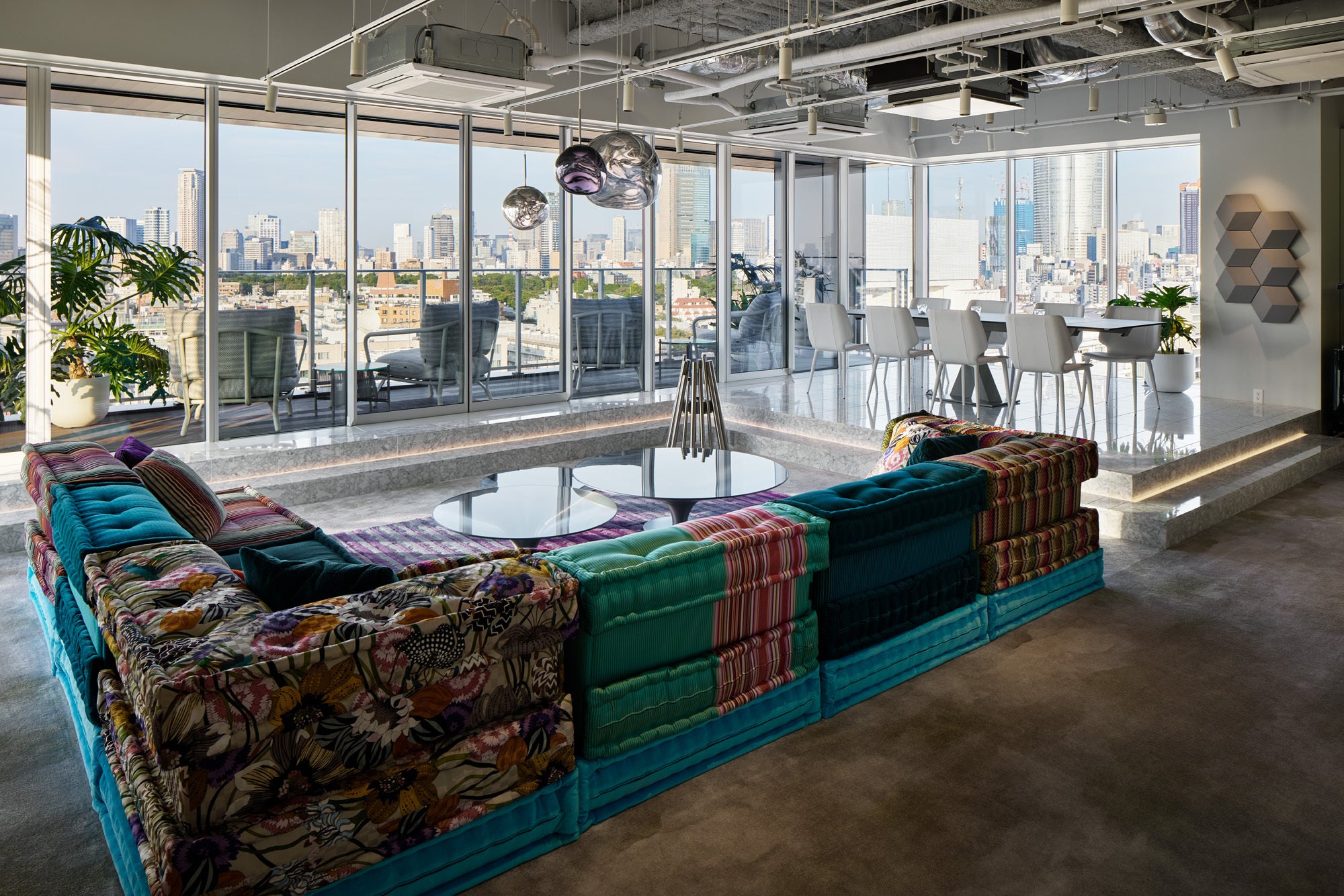 株式会社 KONNEKT INTERNATIONAL ラウンジスペース