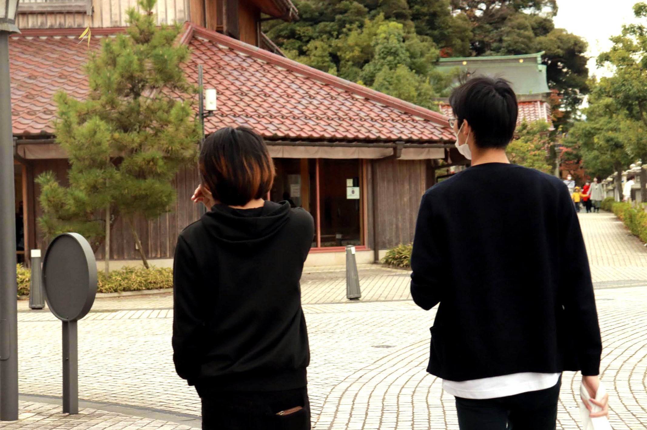 温泉街の歴史を説明しながら歩く