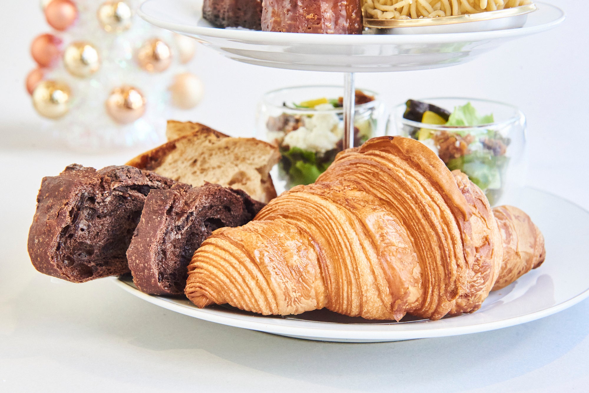 スペシャリテのクロワッサン、他