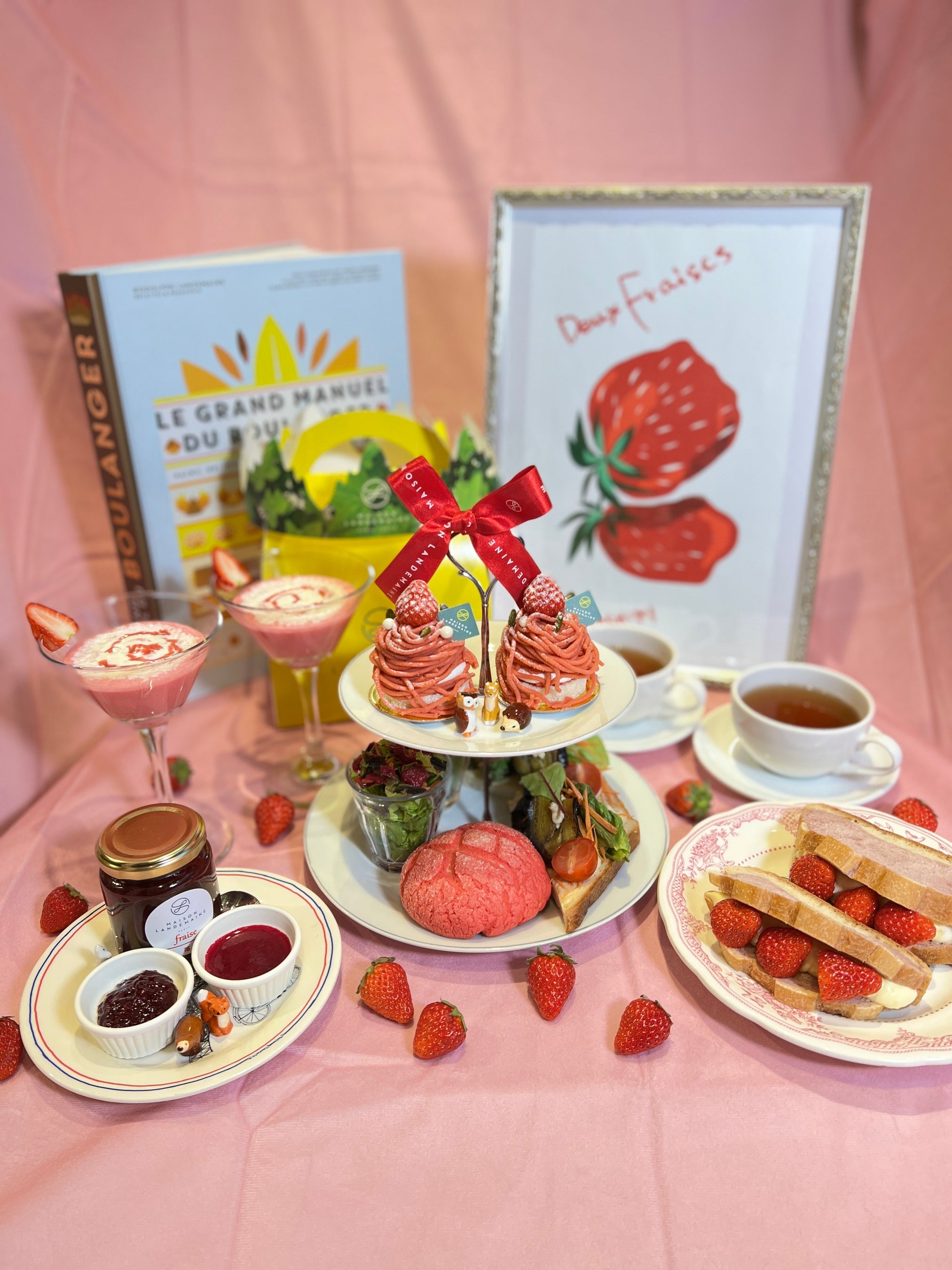Deux  Fraise（ ドゥー フレーズ）アフタヌーンティーセット
