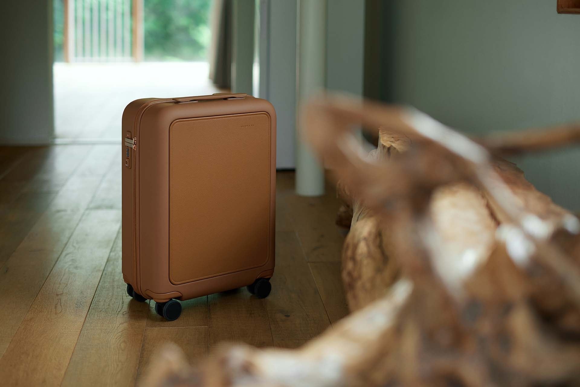 moln】旅の装いや風景に溶け込む現代的な中間色「Umber/アンバー