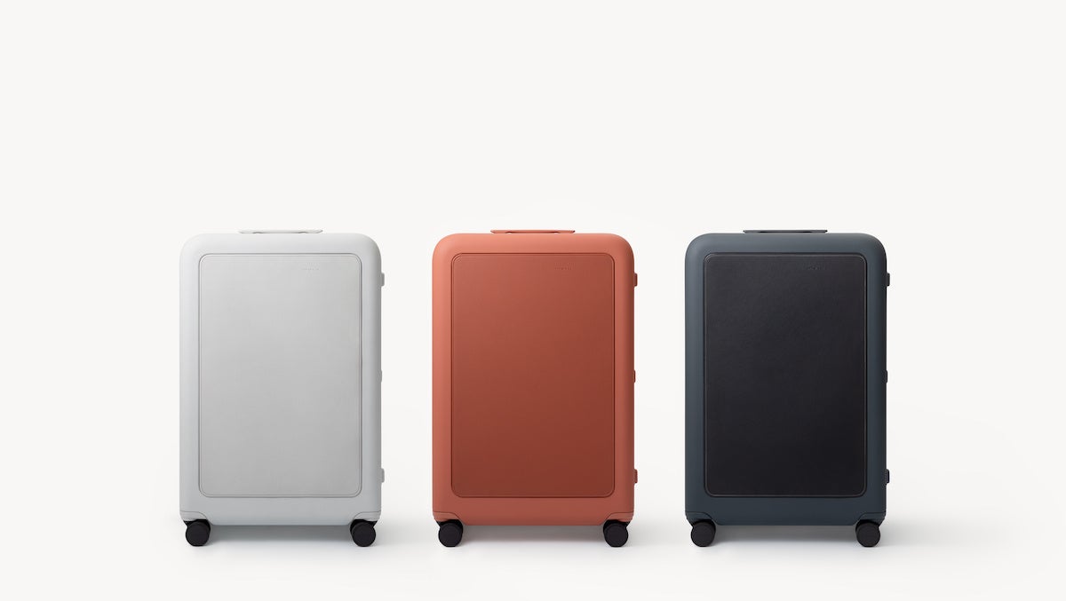 <左より、Largeモデル ストーン、テラコッタ、チャコール>