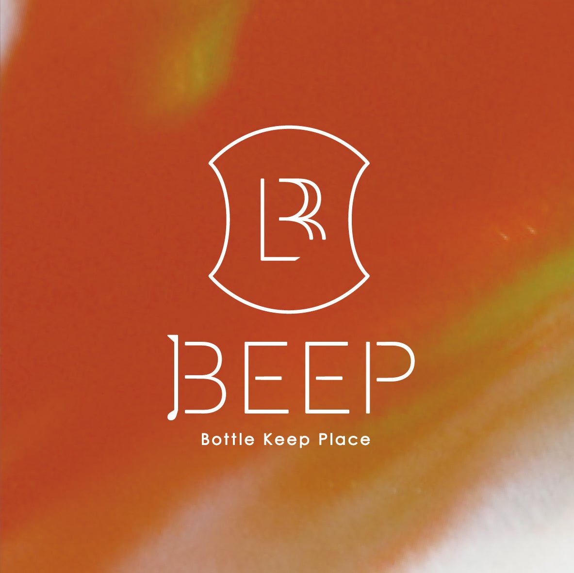 ロゴマークには「銀行」の地図記号モチーフを採用。