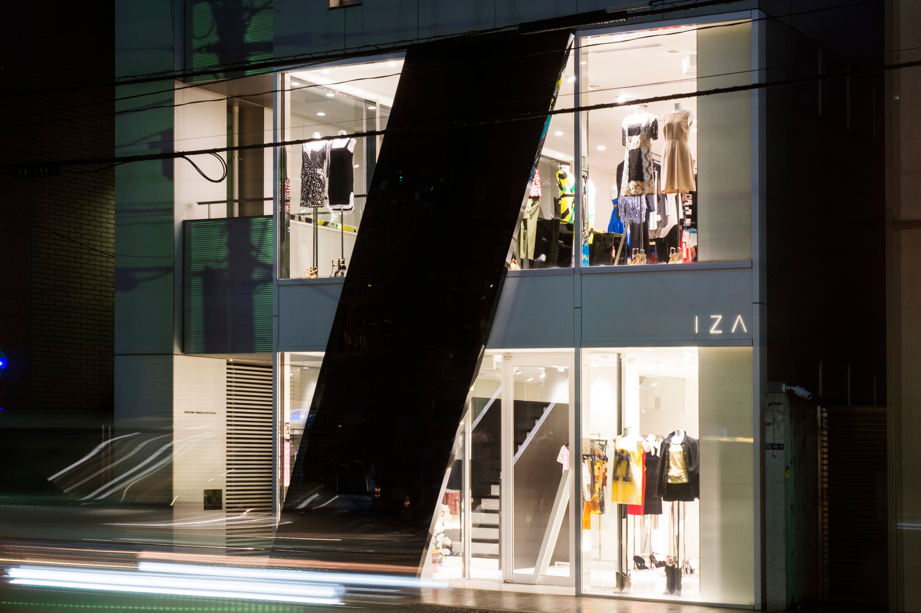 I Z A AOYAMA（東京・南青山）