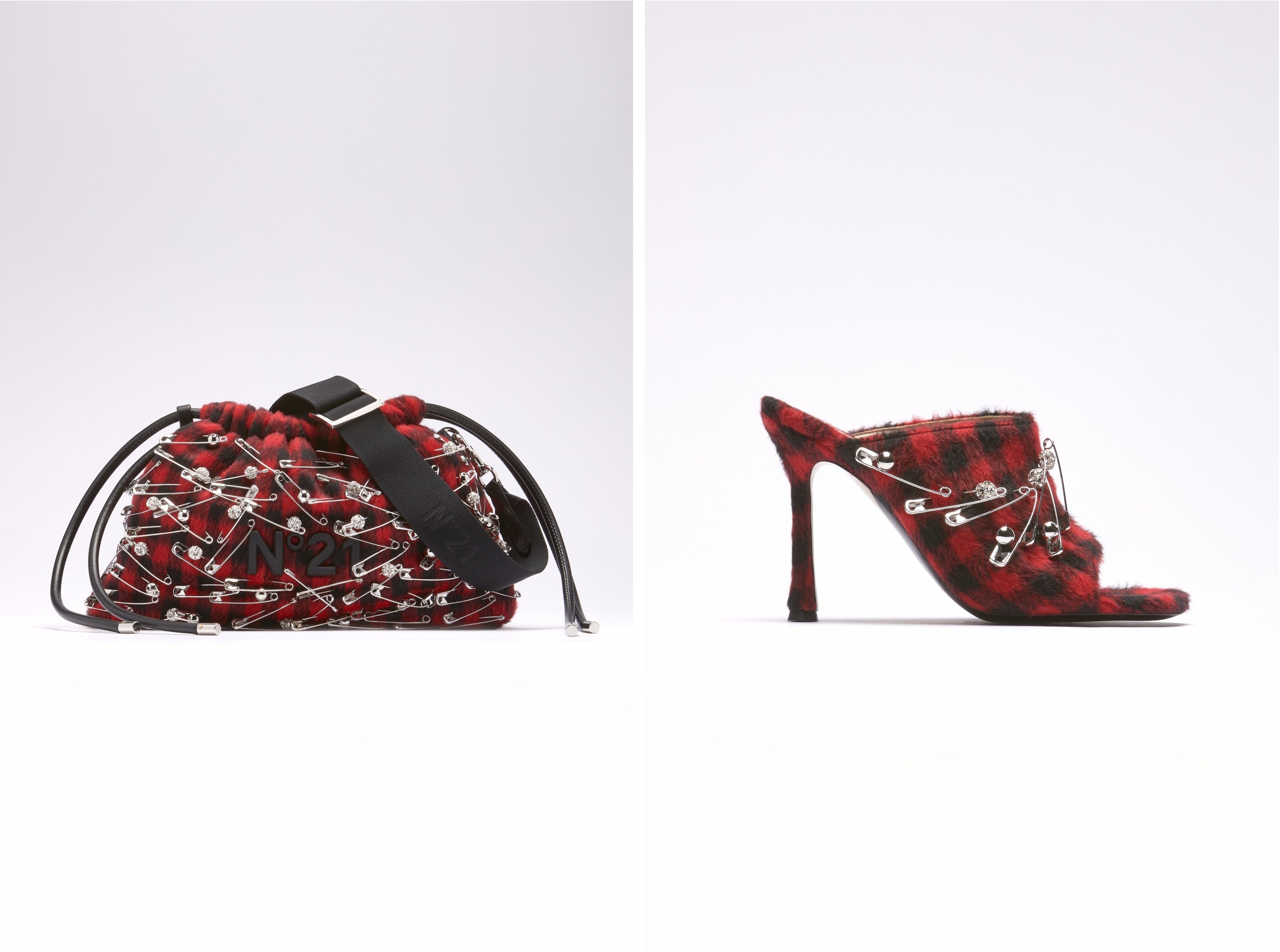 BAG ¥107,800 SHOES ¥115,500