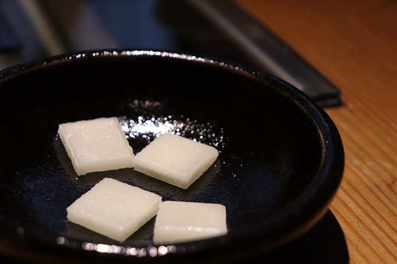 見た目にも美しい、できたての生姜糖