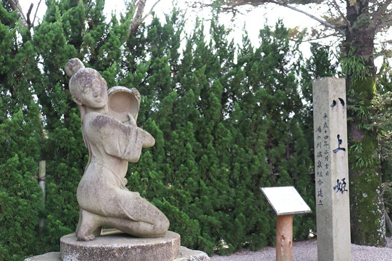 道の駅湯の川内に設置されている八上姫の像