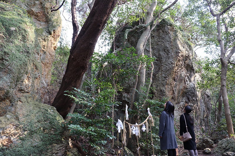 神秘的な巨石をご神体とする立石（たていわ）神社