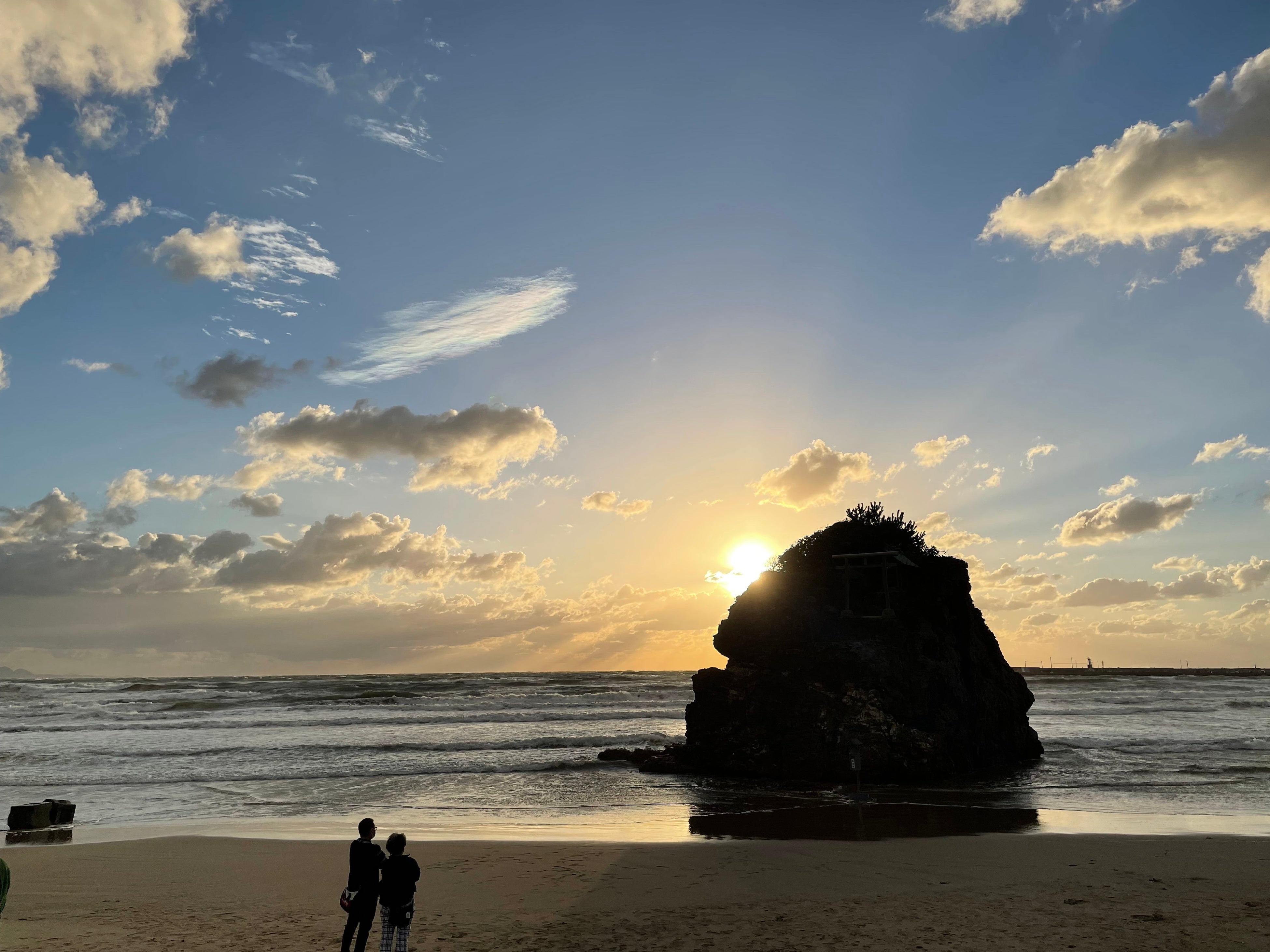 稲佐の浜の夕日：日本遺産「日が沈む聖地出雲」の構成遺産