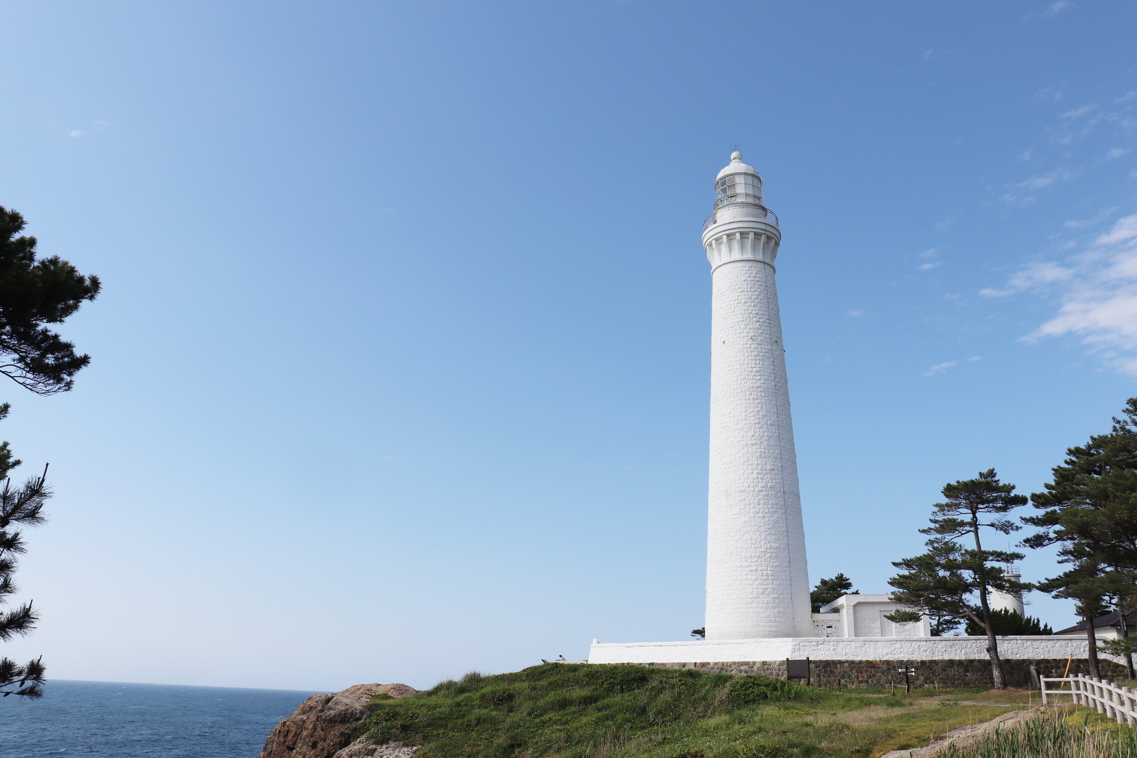 出雲日御碕灯台：地面からの高さ日本一　展望台から眺める日本海の景色は絶景です