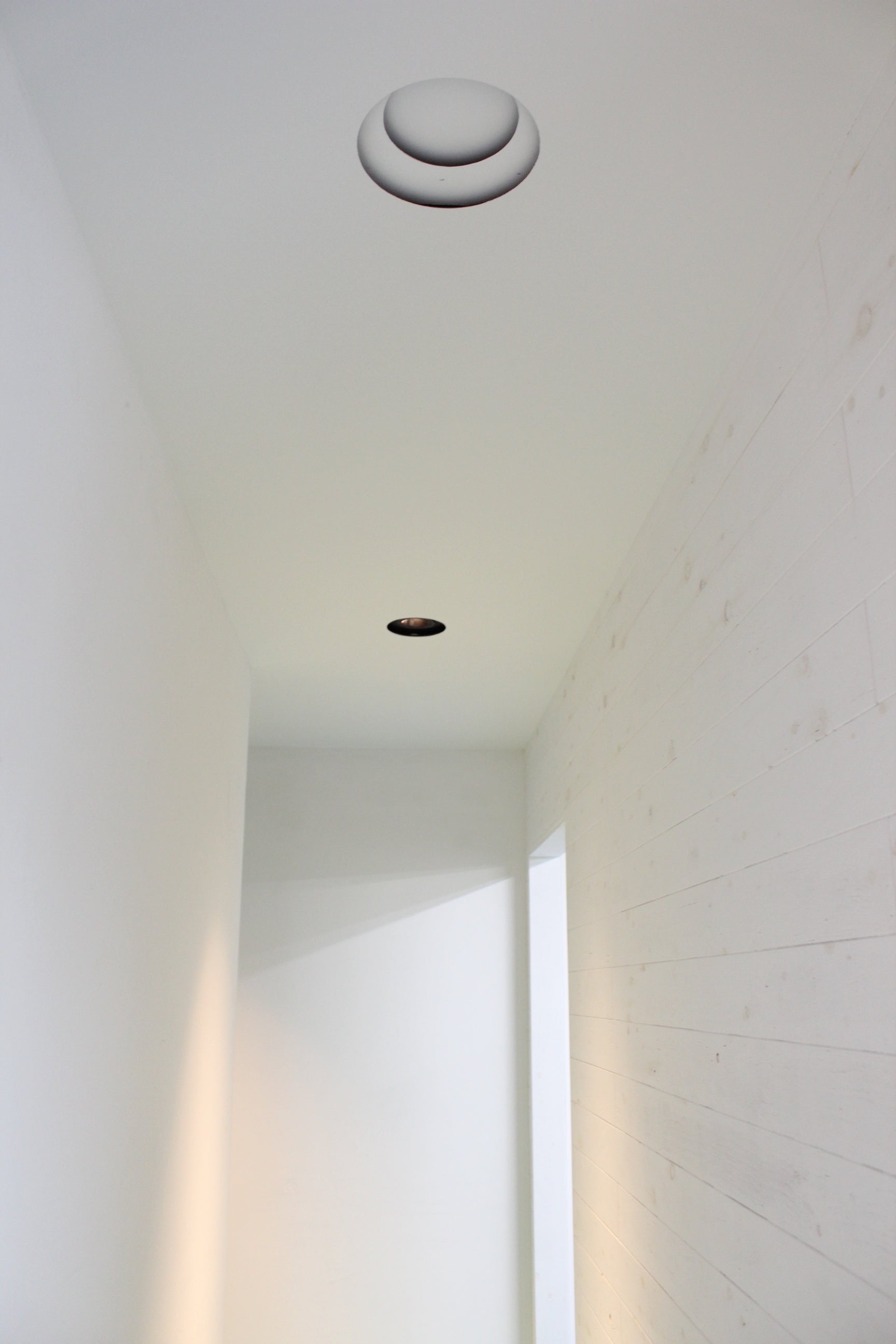 廊下手前タイプⅡ、廊下奥タイプⅠの塗装仕上げ後