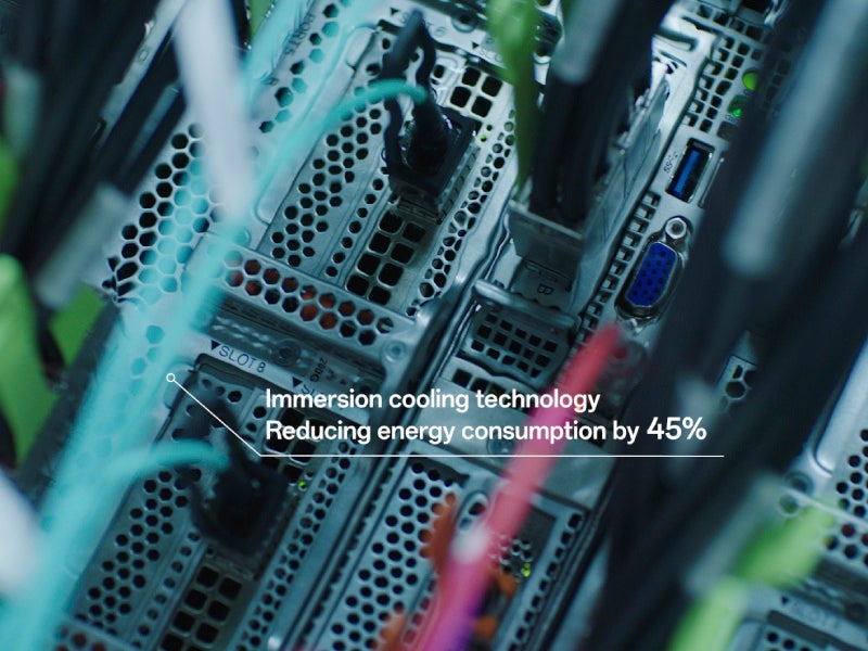 液浸冷却技術を応用してエネルギー効率を改善