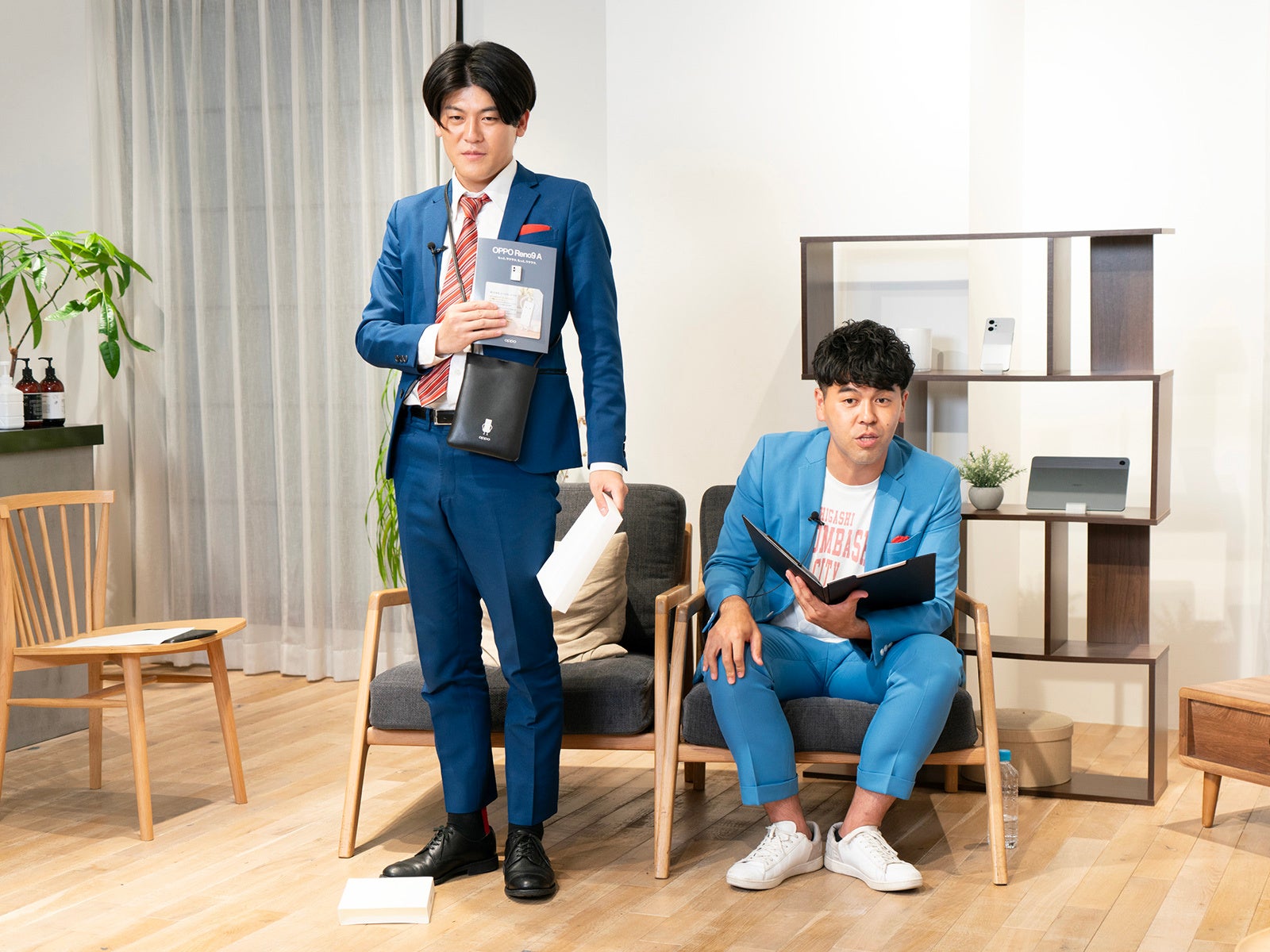 ナガモッティギフトボックスを紹介する土佐兄弟の有輝さん（左）と卓也（右）さん。