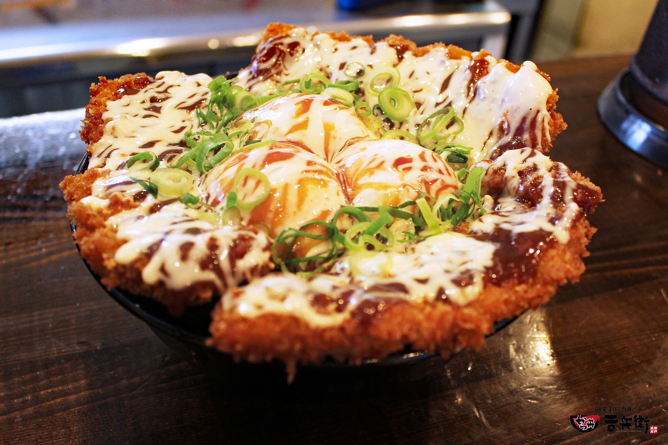 ボリューム満点！韓辛味噌マヨかつ丼とりぷる